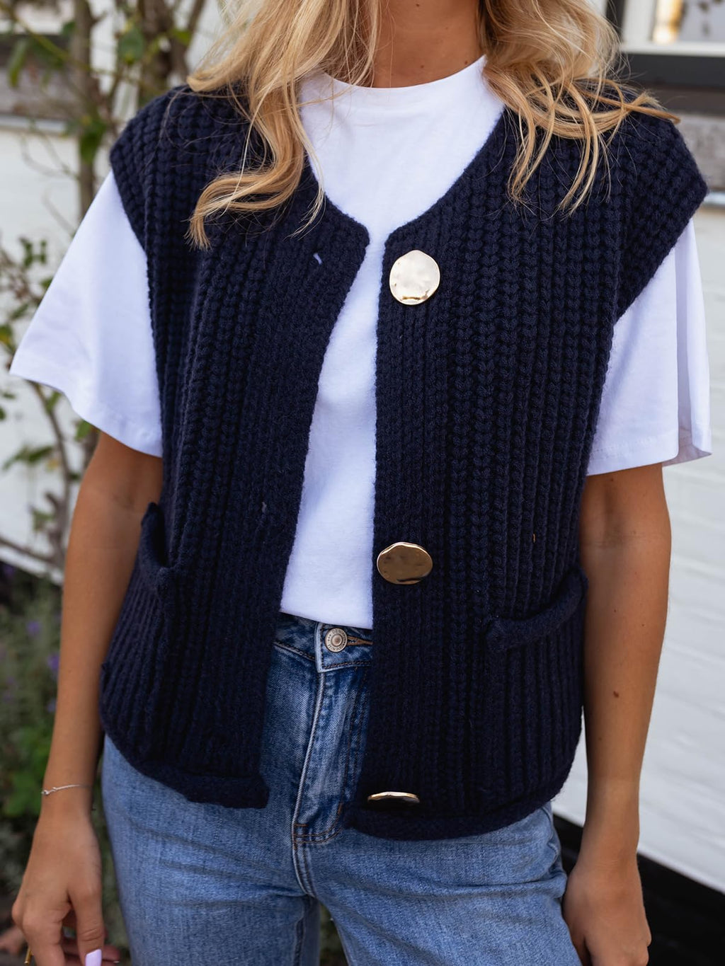 KEOMUD Women's Sleeveless Cropped Knit Cardigan Casual Button Down Crochet Sweater Vest Tops with Pockets
