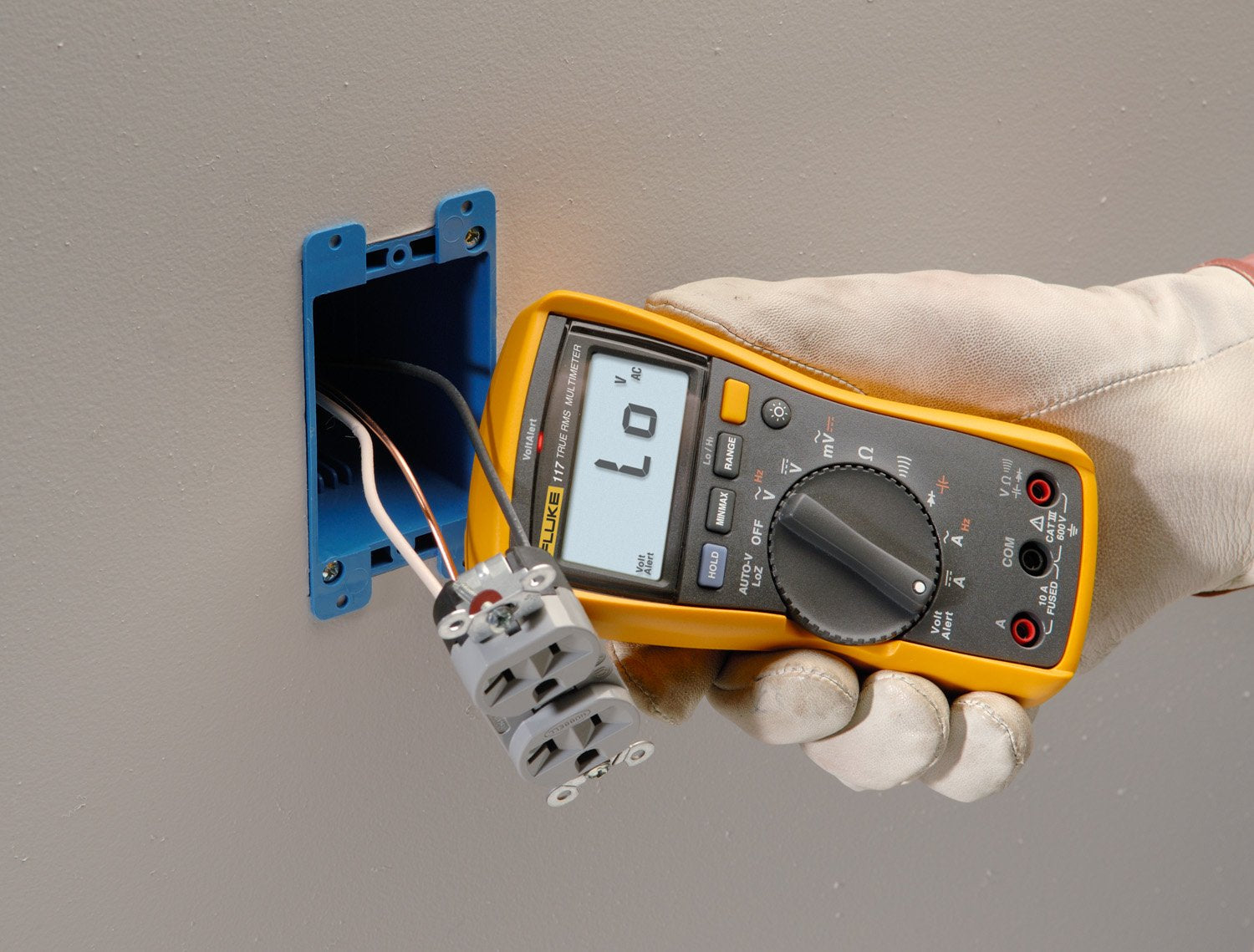 Fluke 117 Digital Multimeter, Non-Contact AC Voltage Detection, Measures Resistance/Continuity/Frequency/Capacitance/Min Max Average, Automatic AC/DC Selection, Low Impedance Mode | Non-Contact AC Voltage Detection, Measures Resistance/Continuity/Frequenc