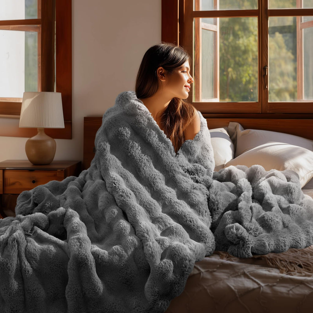 BEDELITE Faux Fur Throw Blanket, Soft Cozy Plush Dark Grey Bubble Blanket for Couch Sofa Bedroom Living Room Decor - 870GSM Thick Warm Fuzzy Fluffy Faux Rabbit Fur Blanket, 50x60 Inches