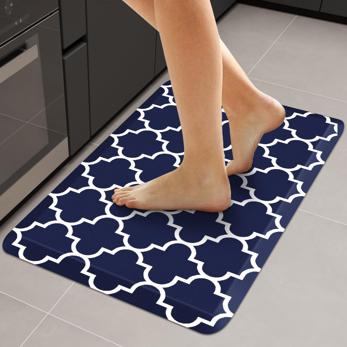 WISELIFE Anti-Fatigue Cushioned Kitchen Mat / Rug ,17.3"x 28",Non Slip Heavy Duty PVC Ergonomic Waterproof Comfort Rugs for Floor Home, Office, Sink, Laundry,Black