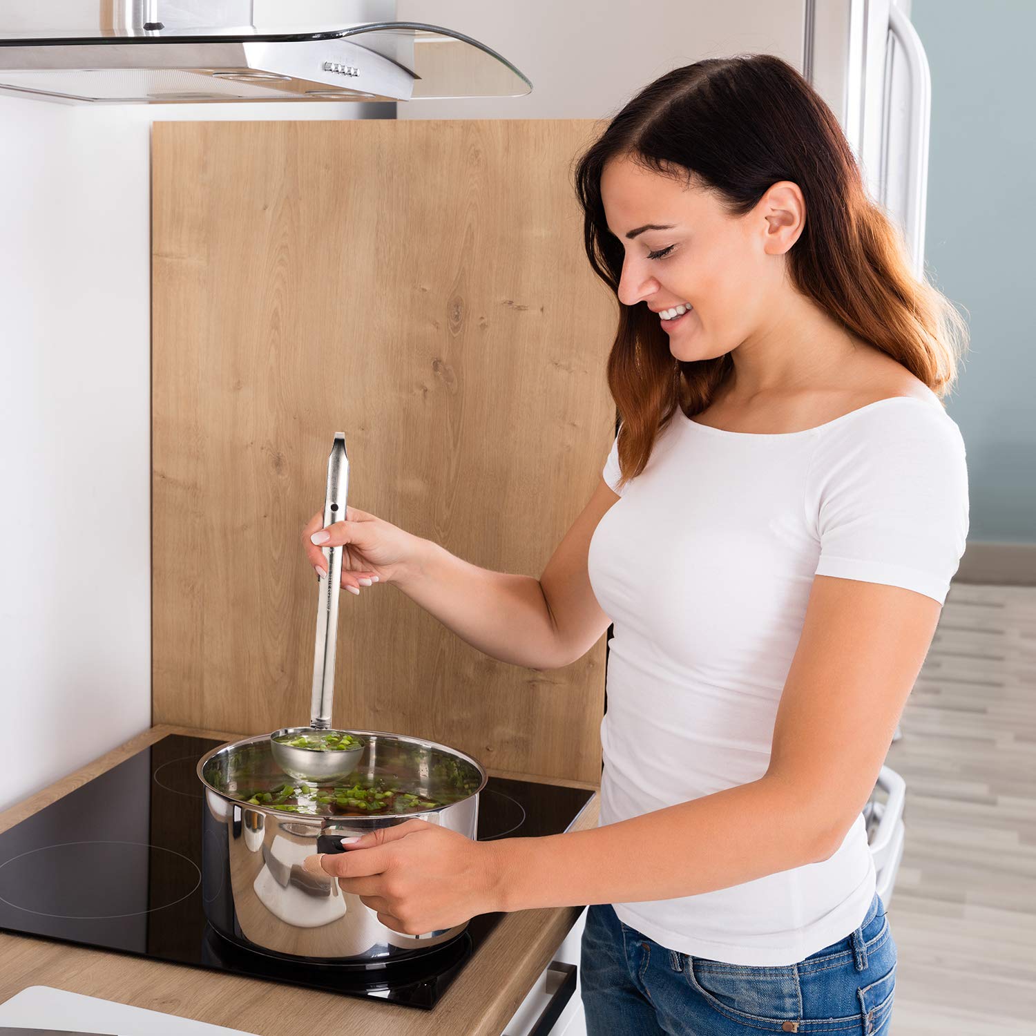 meekoo 1 Pieces Stainless Steel Ladle Soup Handle Ladle with Pouring Rim for Kitchen Cooking Soup Sauce (1 oz)