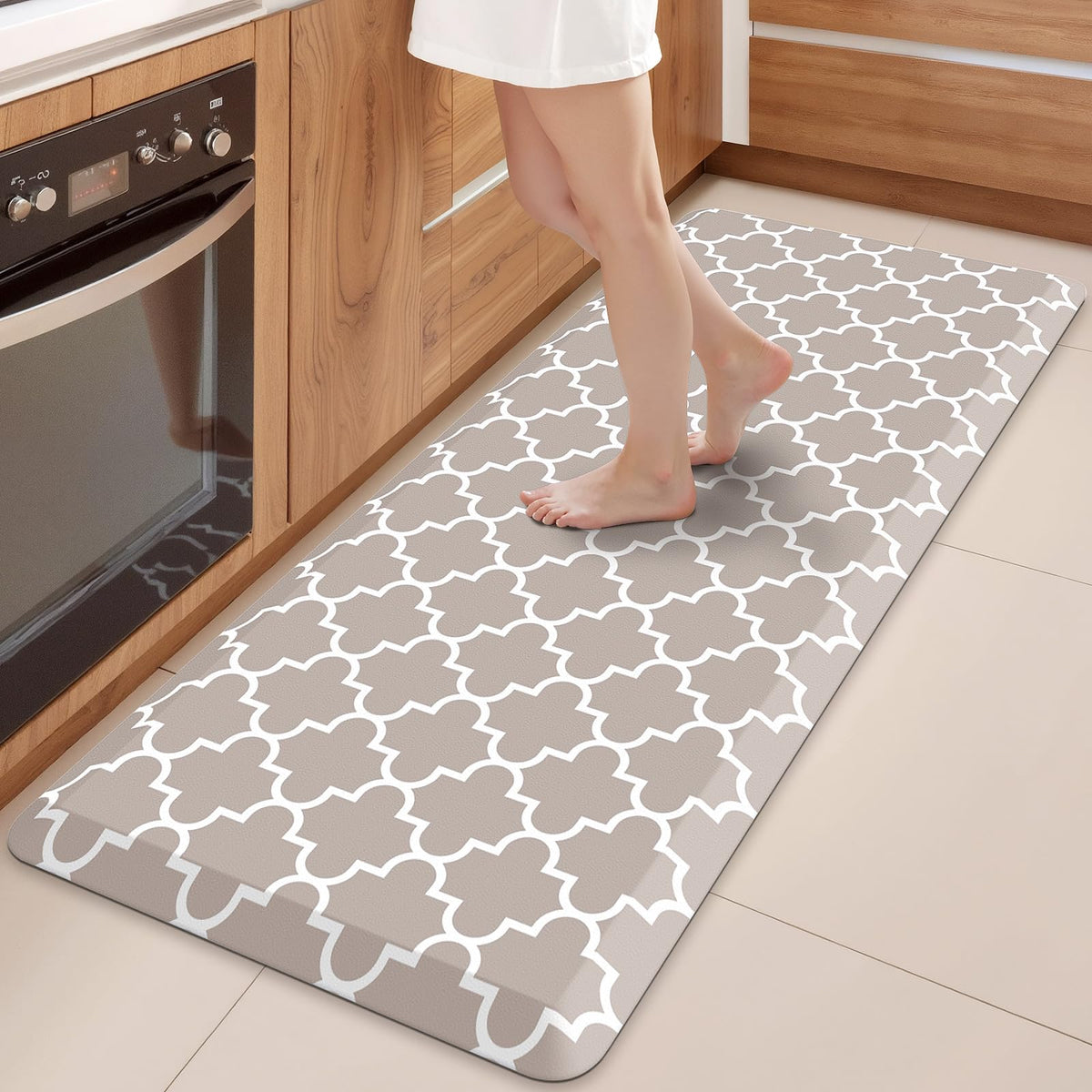 WISELIFE Anti-Fatigue Cushioned Kitchen Mat / Rug ,17.3"x 28",Non Slip Heavy Duty PVC Ergonomic Waterproof Comfort Rugs for Floor Home, Office, Sink, Laundry,Black