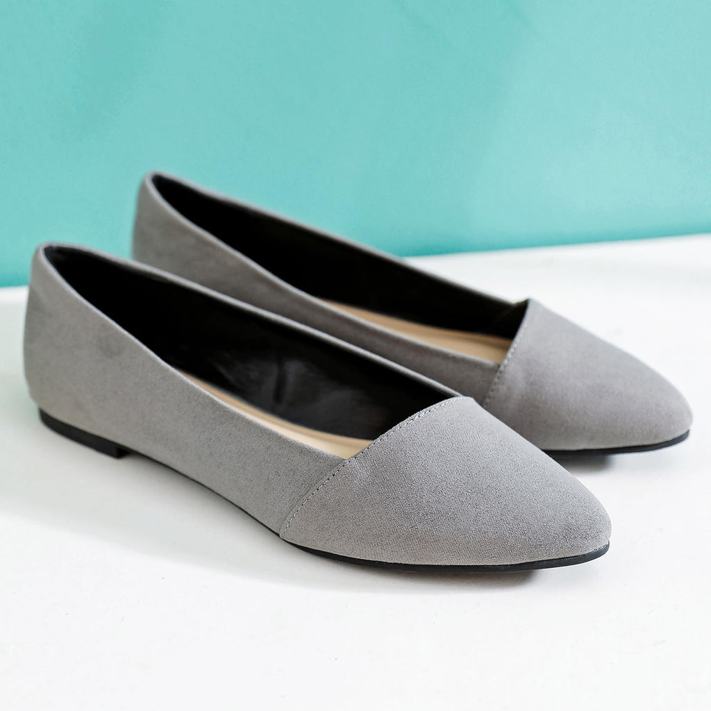 Ataiwee Women's Wide Width Ballet Flats - Stylish Pointed Toe Suede, Soft Comfortable Non-slip Sole.