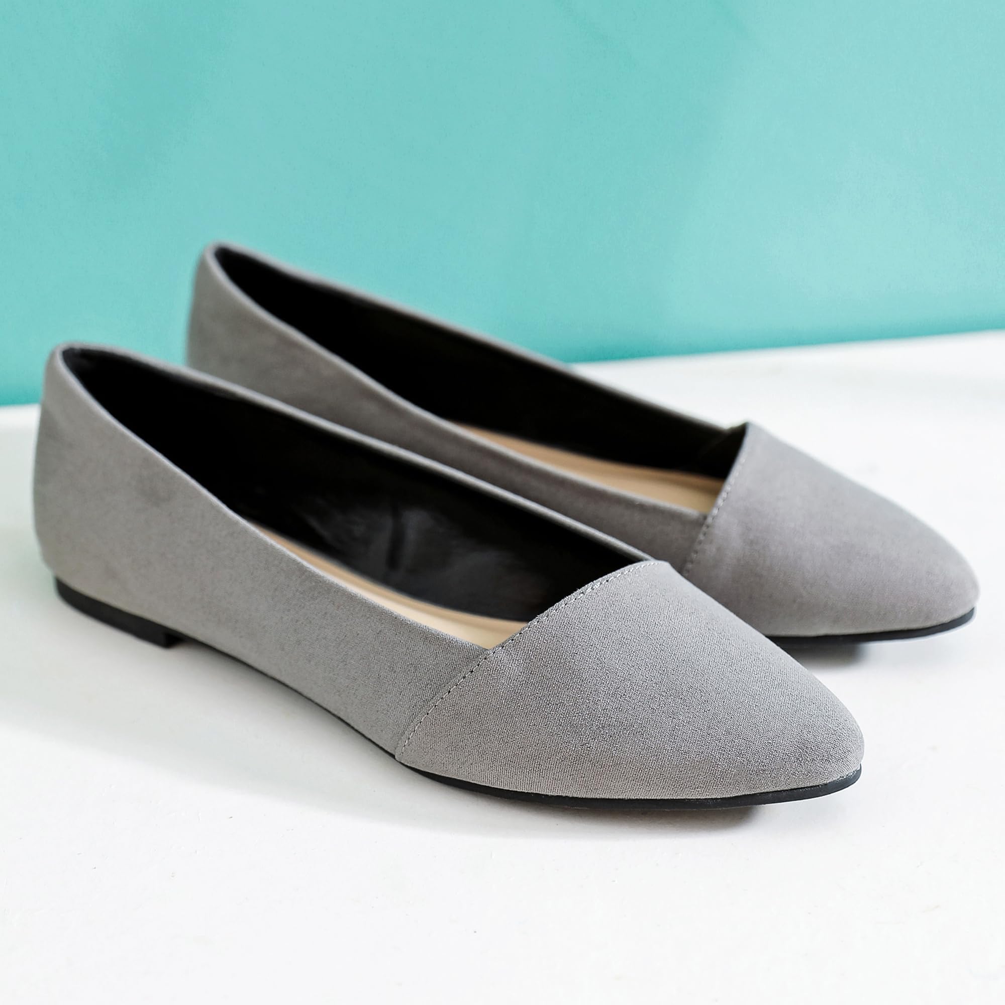 Ataiwee Women's Wide Width Ballet Flats - Stylish Pointed Toe Suede, Soft Comfortable Non-slip Sole.