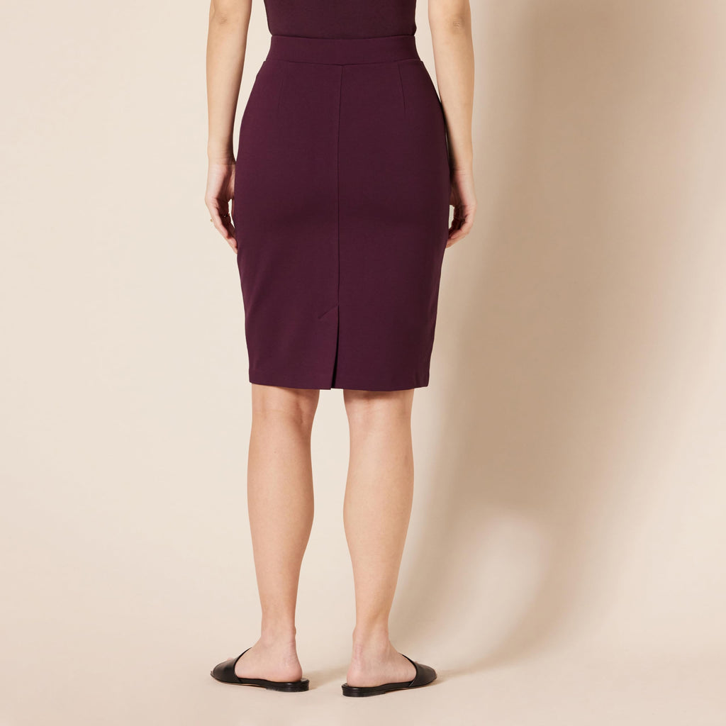 Amazon Essentials Women's Ponte Pull-On Fitted Pencil Skirt, Business Casual, Everyday Wear