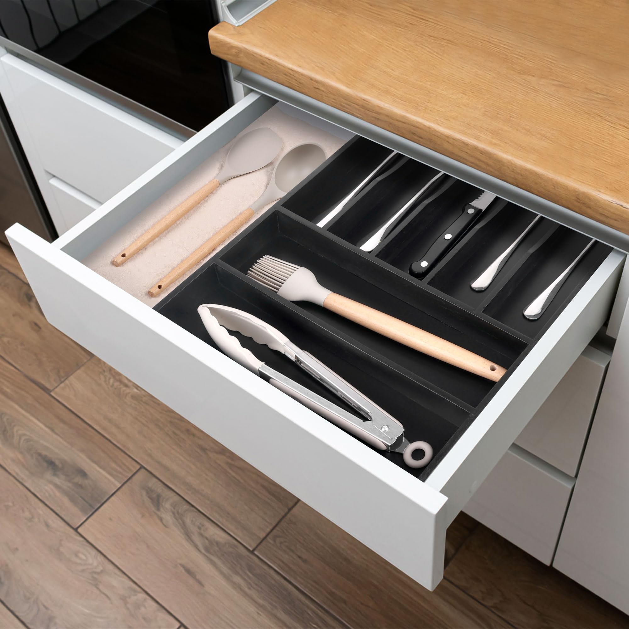 Expandable Acacia Kitchen Drawer Organizer for Cutlery and Utensils, Adjustable Acacia Wood Cutlery Tray in Drawer for Flatware and Silverware in Kitchen