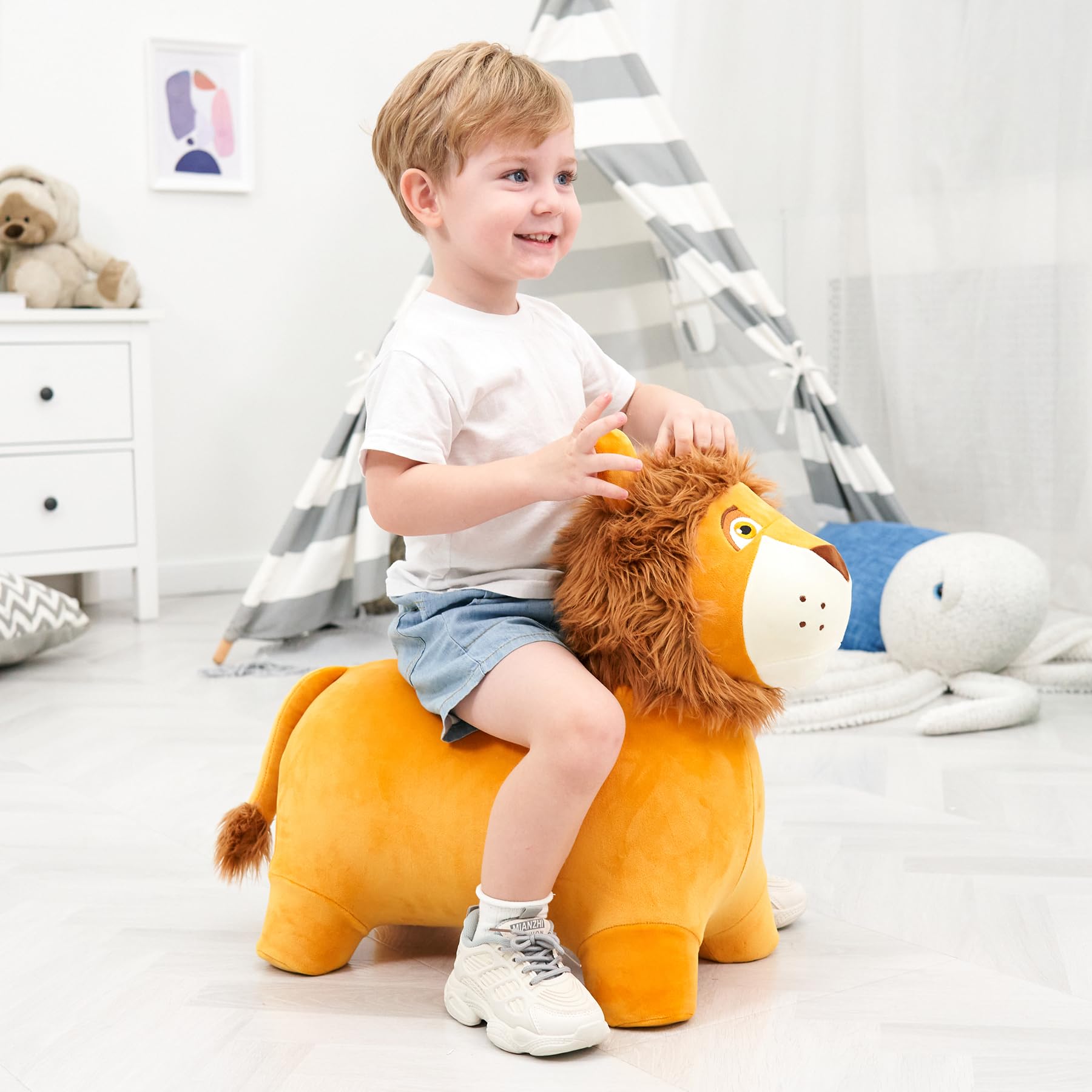 Kids Dinosaur Bouncy Animal Toys, Inflatable Triceratops Bouncer, Ride on Bounce Hopper, Indoor Outdoor Activity Birthday Gift for 18 Months 2 3 4 Years Old Boys