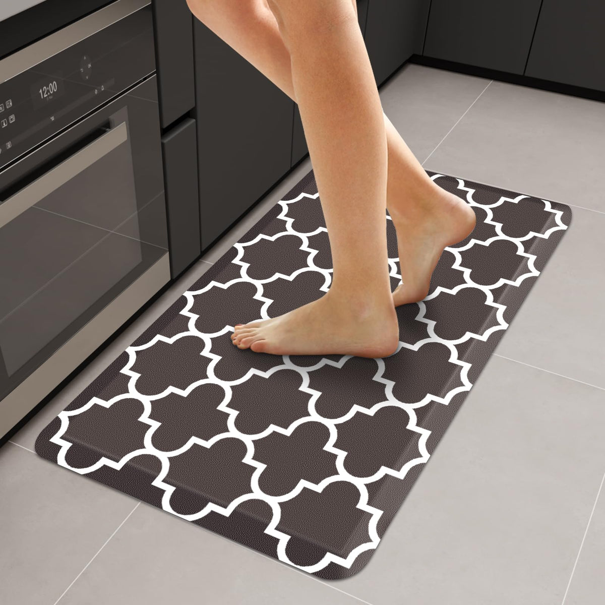 WISELIFE Anti-Fatigue Cushioned Kitchen Mat / Rug ,17.3"x 28",Non Slip Heavy Duty PVC Ergonomic Waterproof Comfort Rugs for Floor Home, Office, Sink, Laundry,Black