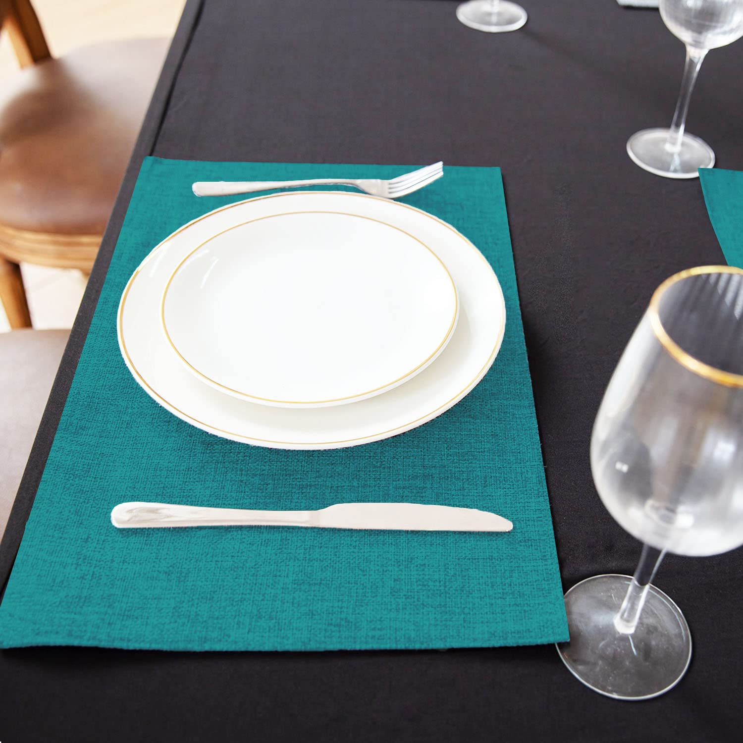 Cloth Placemats Set of 8, Linen Type Fabric Placemats Machine Washable Heat Resistant Placemats Wrinkle Free Thick Polyester Kitchen Place Mats for Dining Table (Beige)