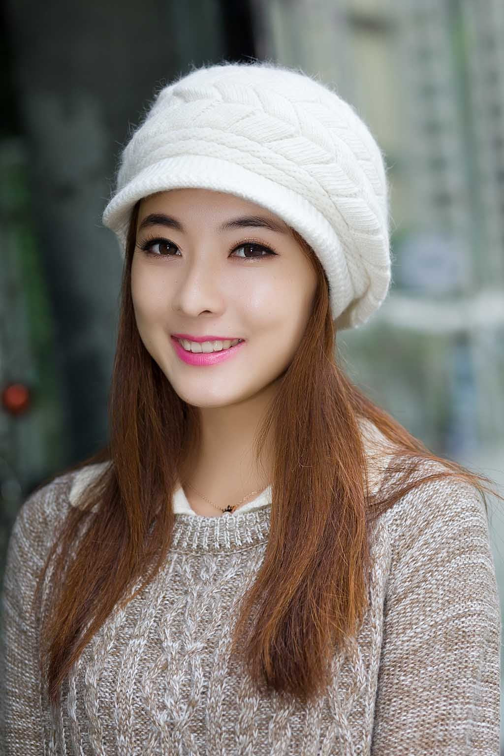 Women Winter Warm Knit Hat Wool Snow Ski Caps with Visor