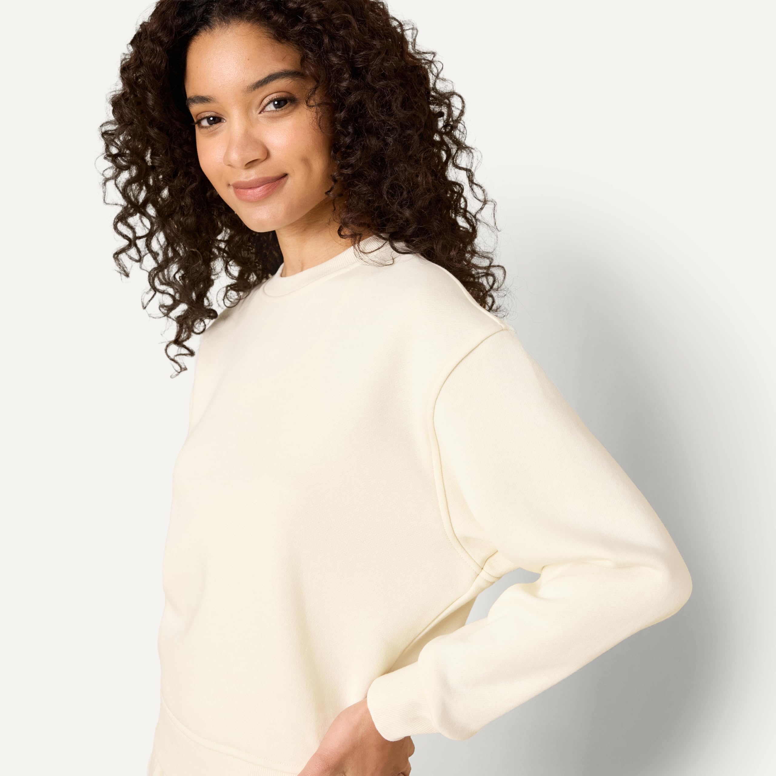 Amazon Essentials x Sofia Grainge Women's Relaxed Fit Boxy Drop Shoulder Crewneck Sweatshirt
