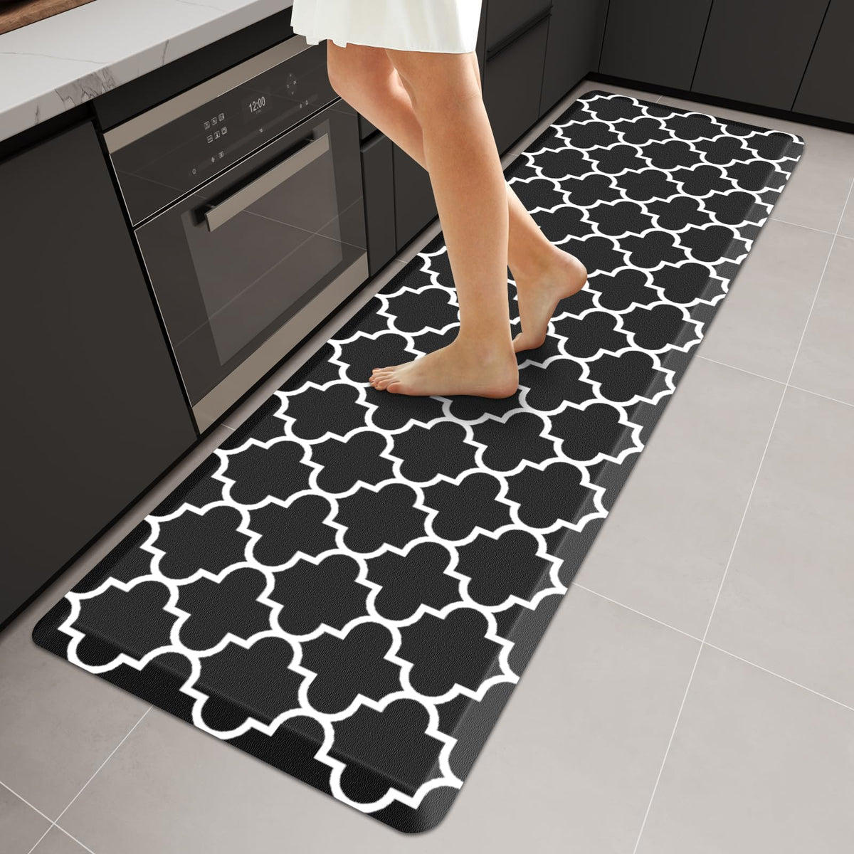 WISELIFE Anti-Fatigue Cushioned Kitchen Mat / Rug ,17.3"x 28",Non Slip Heavy Duty PVC Ergonomic Waterproof Comfort Rugs for Floor Home, Office, Sink, Laundry,Black