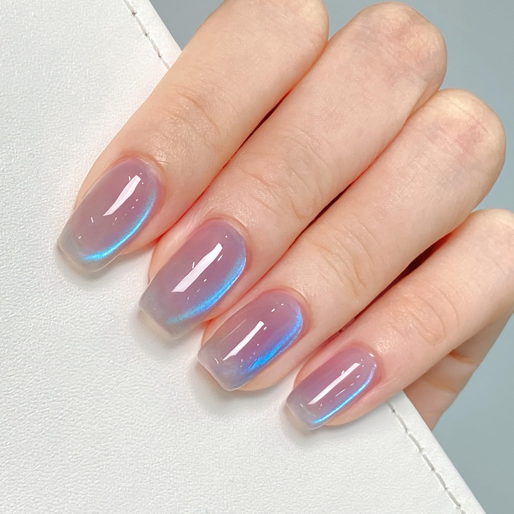 MAYCHAO 15ML Golden Amethyst Cat Eye Gel Nail Polish 1Pc Velvet Mirage Cat Eye Gel Polish Soak off Holographic Magnetic Nail Polish for Nail Art Manicure Salon DIY at Home, 0.5 OZ
