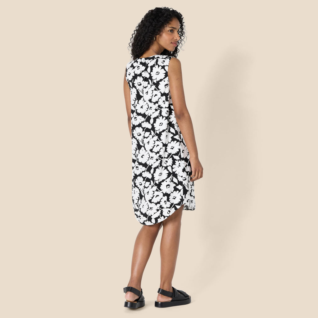 Amazon Essentials Women's Sleeveless Woven A-line V Neck Shift Dress
