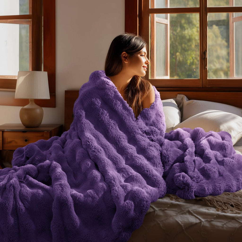 BEDELITE Faux Fur Throw Blanket, Soft Cozy Plush Dark Grey Bubble Blanket for Couch Sofa Bedroom Living Room Decor - 870GSM Thick Warm Fuzzy Fluffy Faux Rabbit Fur Blanket, 50x60 Inches