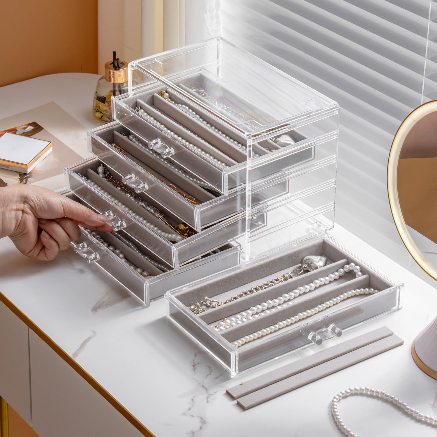 YUFONG Necklace Holder Organizer, Dustproof Necklace Box Velvet Necklace Organizer Box with Lid Clear Acrylic Dustproof Stackable Jewelry Displays for Necklaces Chain Display (Beige, 3 Drawer)