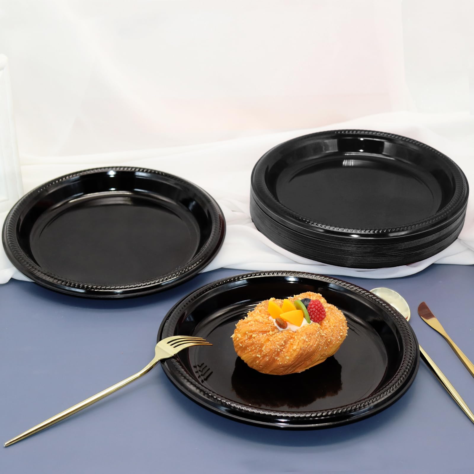 50 Pcs Black Plastic Plates, 10 Inch Black Plates, Black Party Plates Disposable for Birthday Weddings Fathers Day World Cup