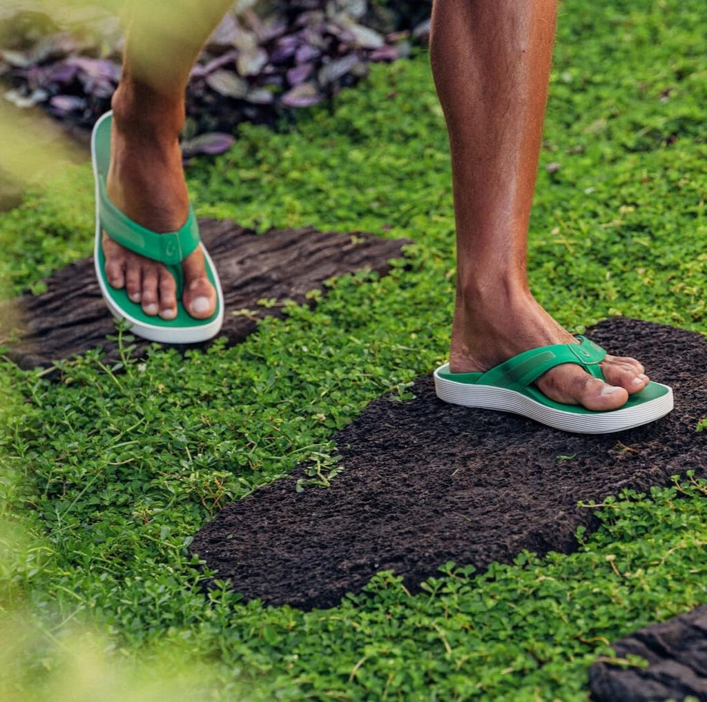 OluKai Leeward Men's Beach Sandals, Quick-Dry Flip Flop Slides, Water Friendly Versatility & Wet Grip Traction, Comfort Fit & Arch Support