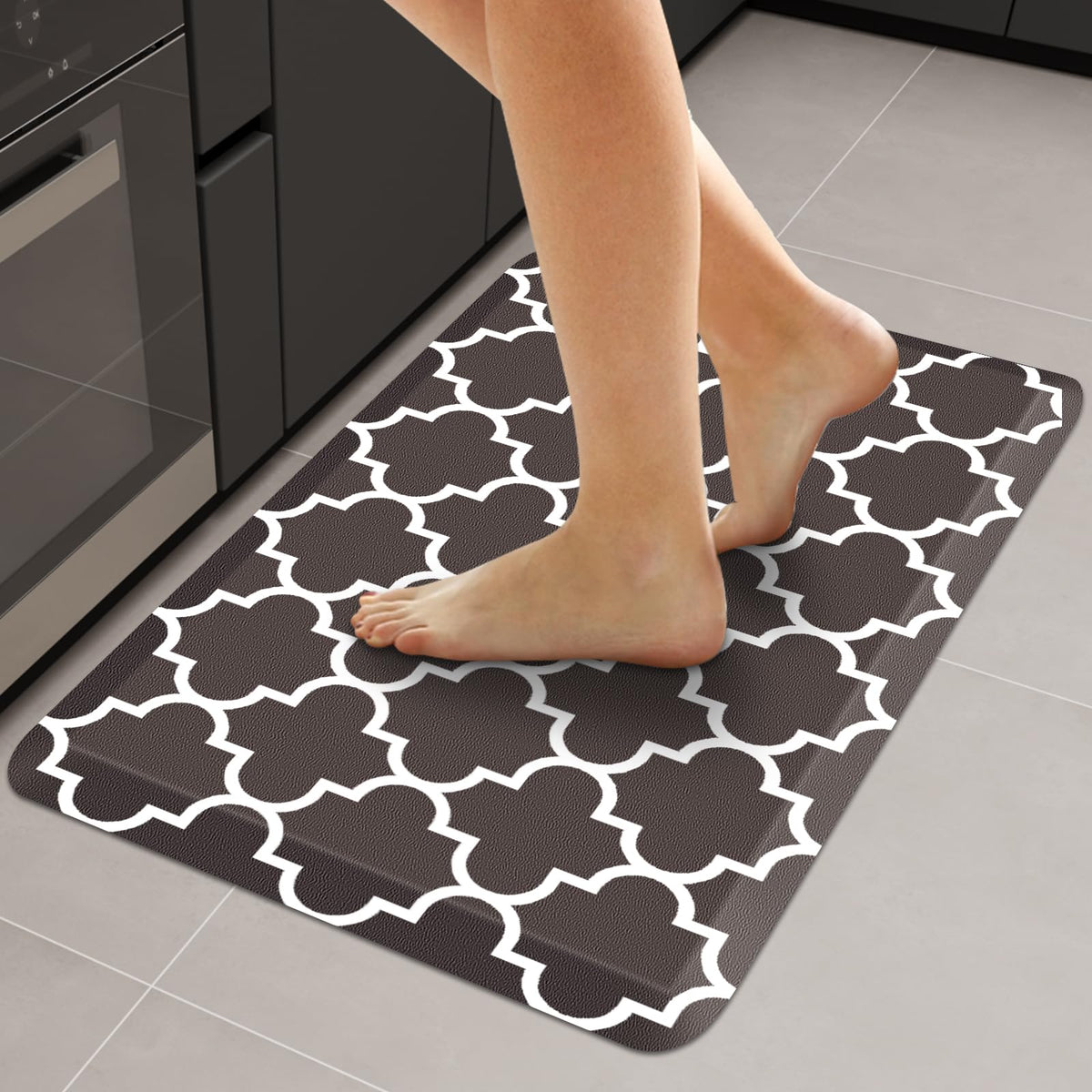 WISELIFE Anti-Fatigue Cushioned Kitchen Mat / Rug ,17.3"x 28",Non Slip Heavy Duty PVC Ergonomic Waterproof Comfort Rugs for Floor Home, Office, Sink, Laundry,Black