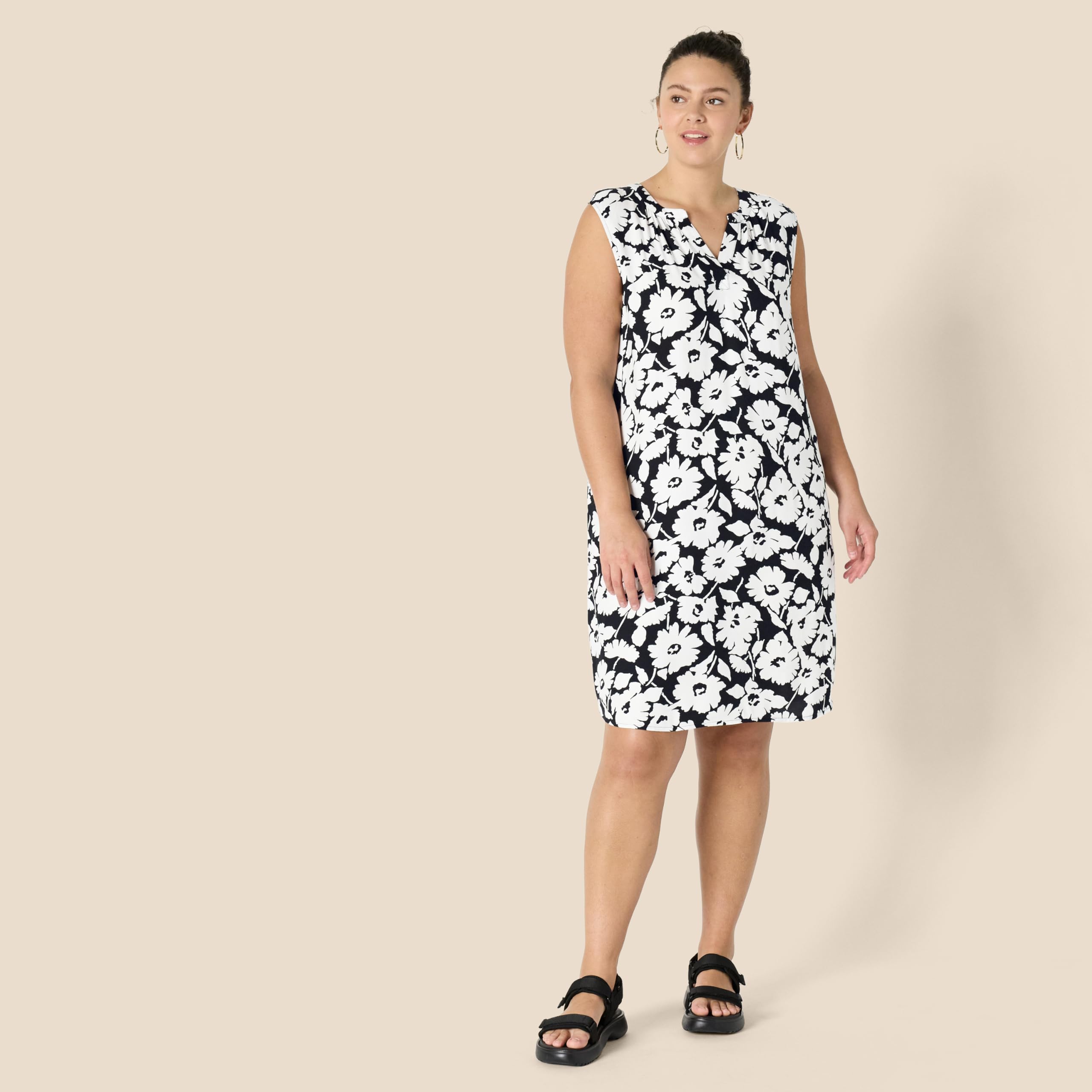 Amazon Essentials Women's Sleeveless Woven A-line V Neck Shift Dress