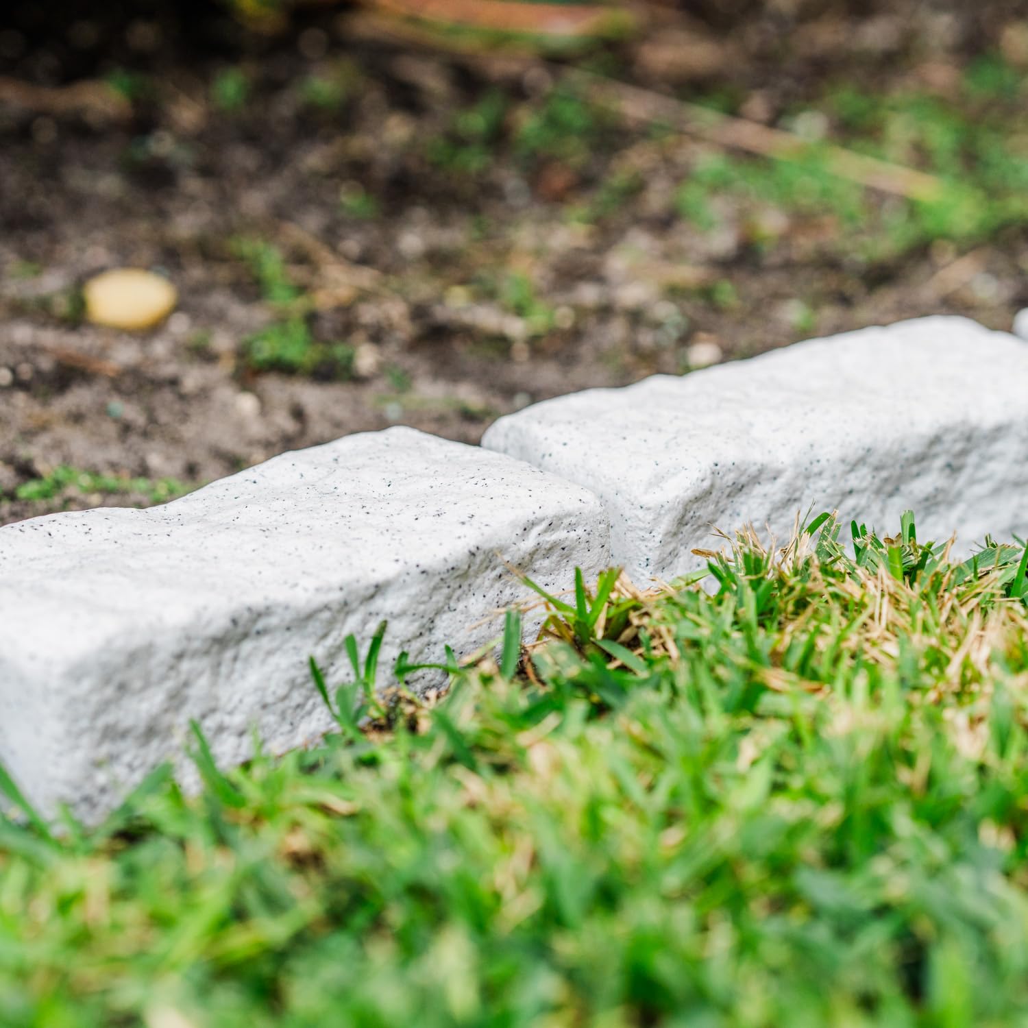 Beuta Landscape Edging | Garden Edging Border | Faux Stone Bricks for Lawn edging, Flower beds, Pathways & Yard Edging– 1 Pack | Each Section Has 6 Bricks 48"L x 4"W x 2.25"H | 3 Spikes |Cobblestone