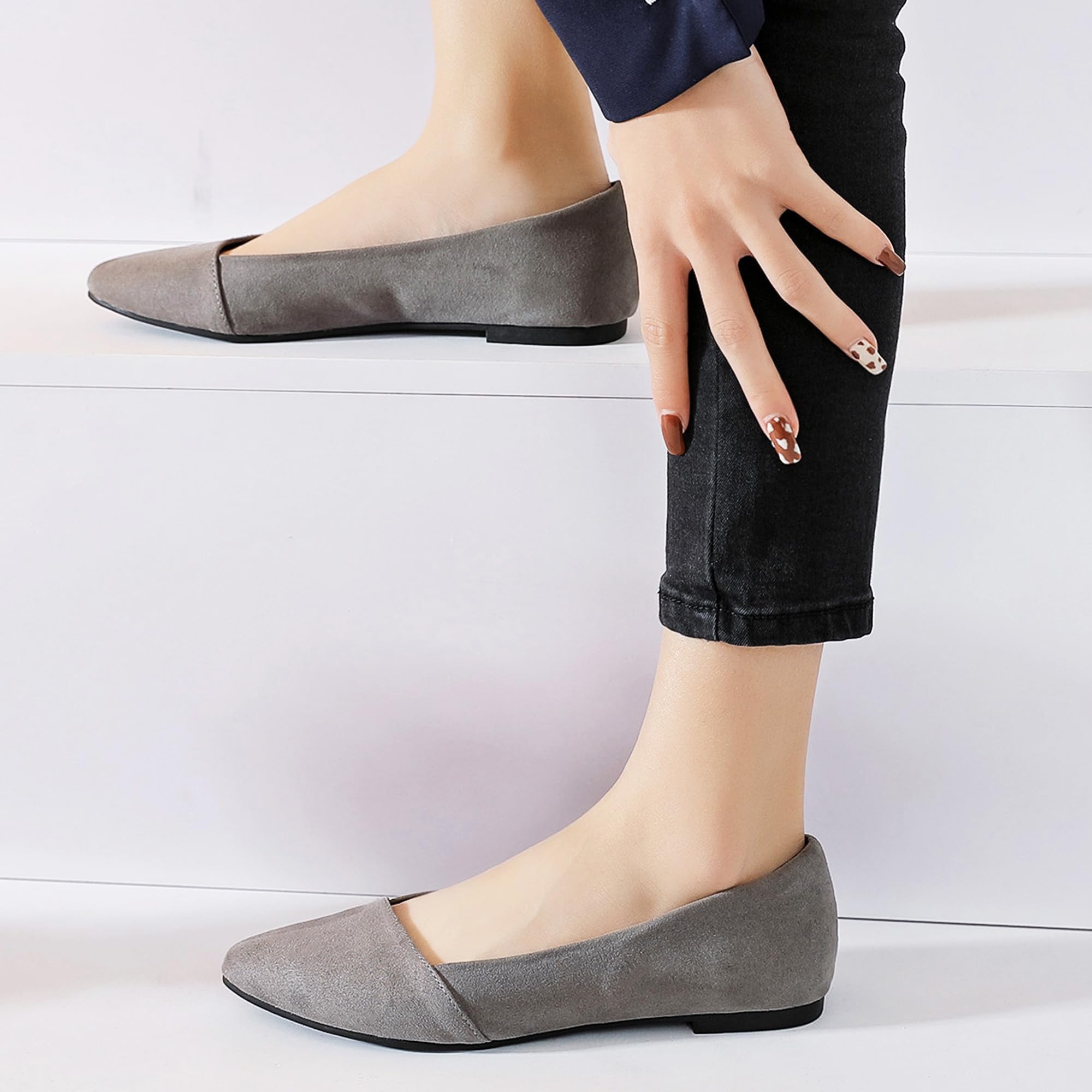 Ataiwee Women's Wide Width Ballet Flats - Stylish Pointed Toe Suede, Soft Comfortable Non-slip Sole.