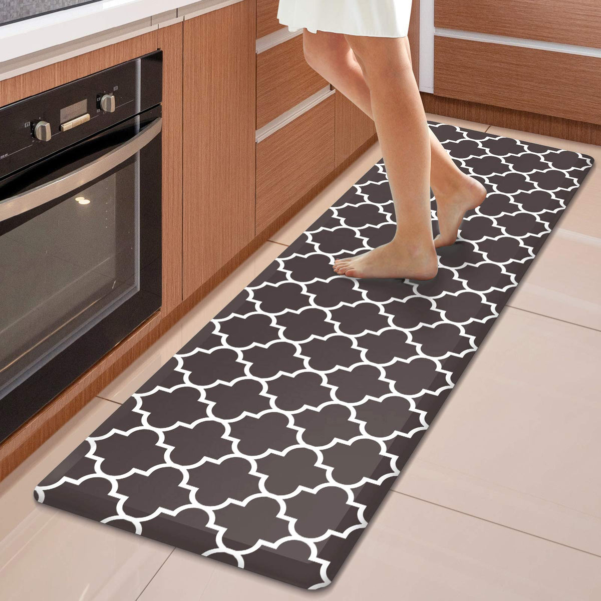 WISELIFE Anti-Fatigue Cushioned Kitchen Mat / Rug ,17.3"x 28",Non Slip Heavy Duty PVC Ergonomic Waterproof Comfort Rugs for Floor Home, Office, Sink, Laundry,Black