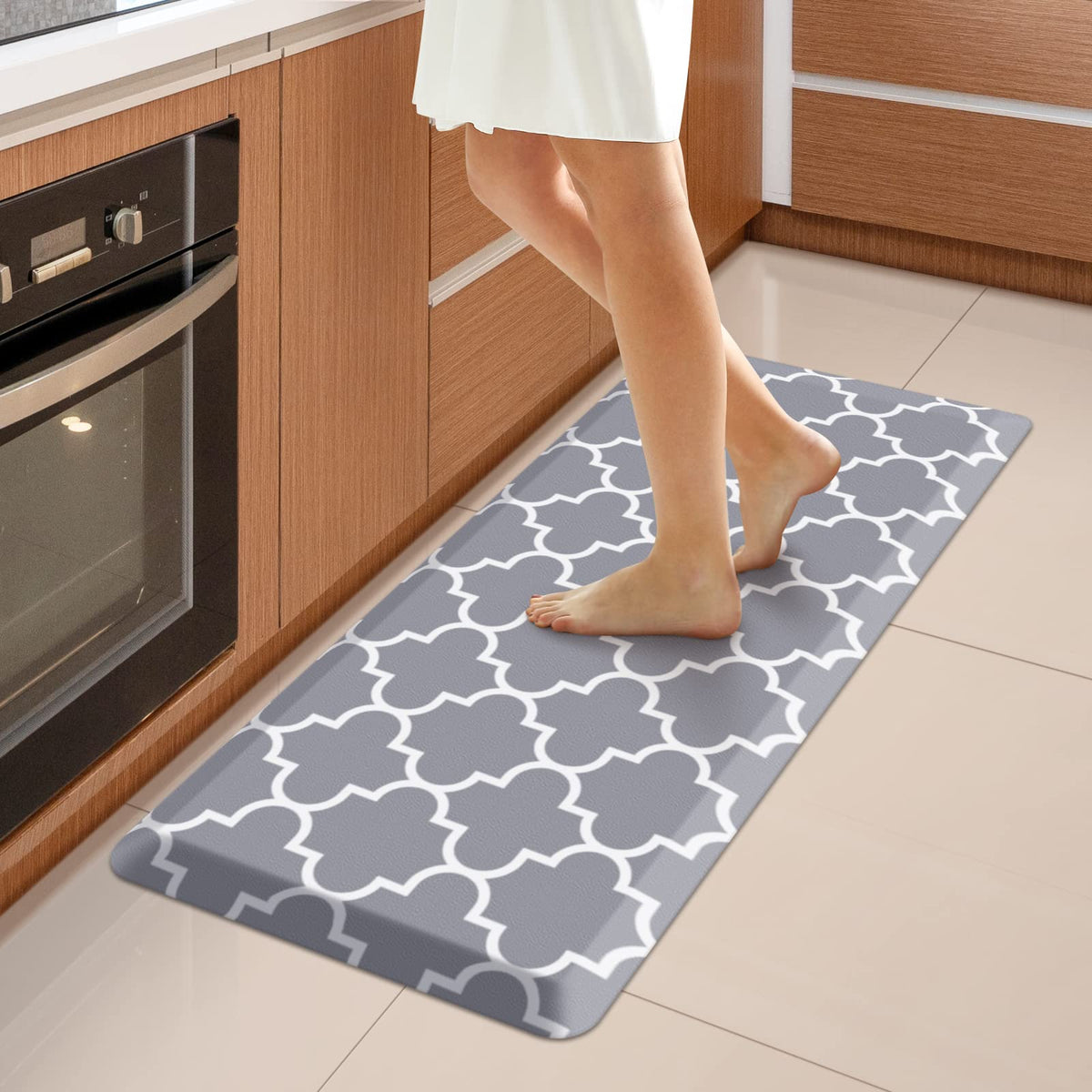 WISELIFE Anti-Fatigue Cushioned Kitchen Mat / Rug ,17.3"x 28",Non Slip Heavy Duty PVC Ergonomic Waterproof Comfort Rugs for Floor Home, Office, Sink, Laundry,Black