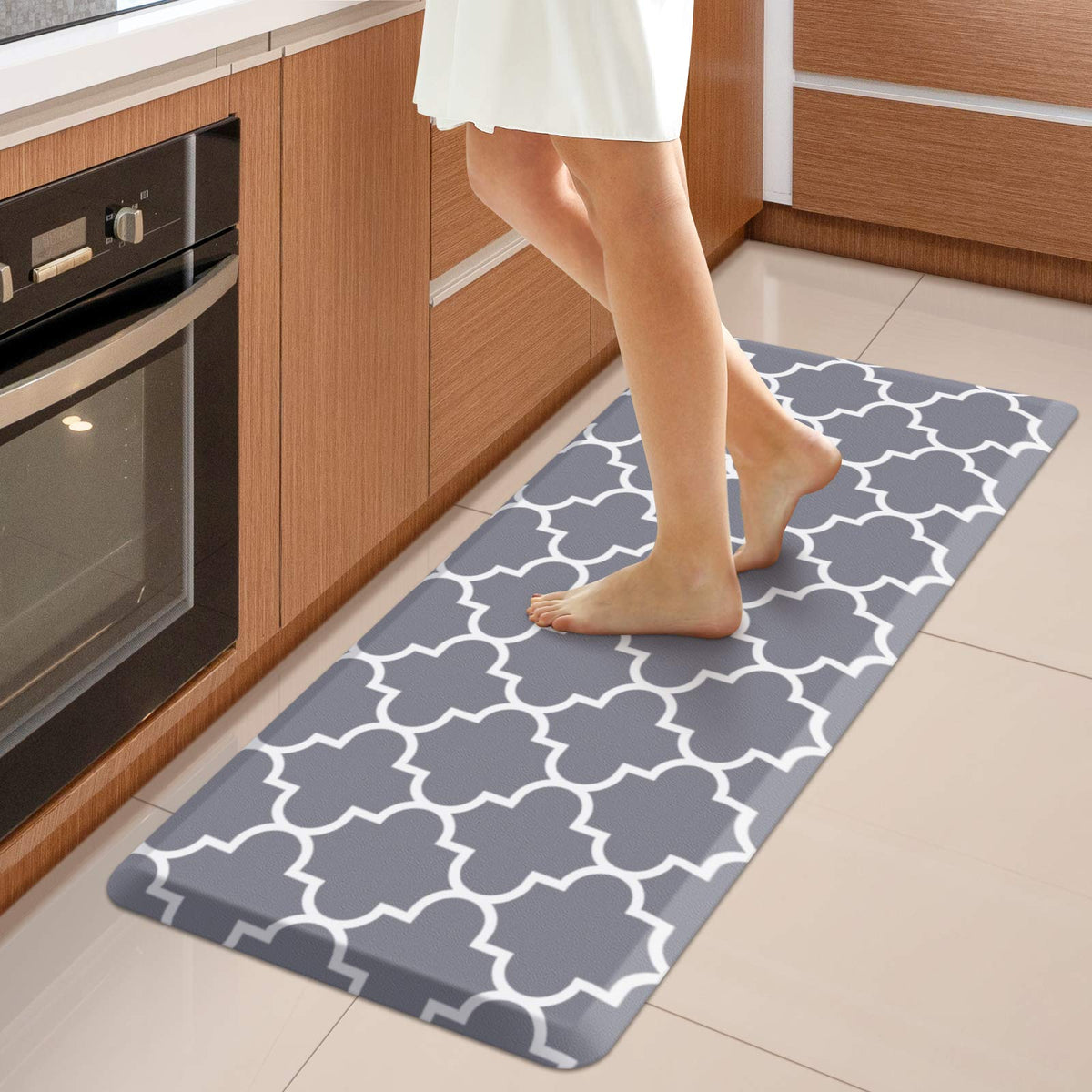 WISELIFE Anti-Fatigue Cushioned Kitchen Mat / Rug ,17.3"x 28",Non Slip Heavy Duty PVC Ergonomic Waterproof Comfort Rugs for Floor Home, Office, Sink, Laundry,Black