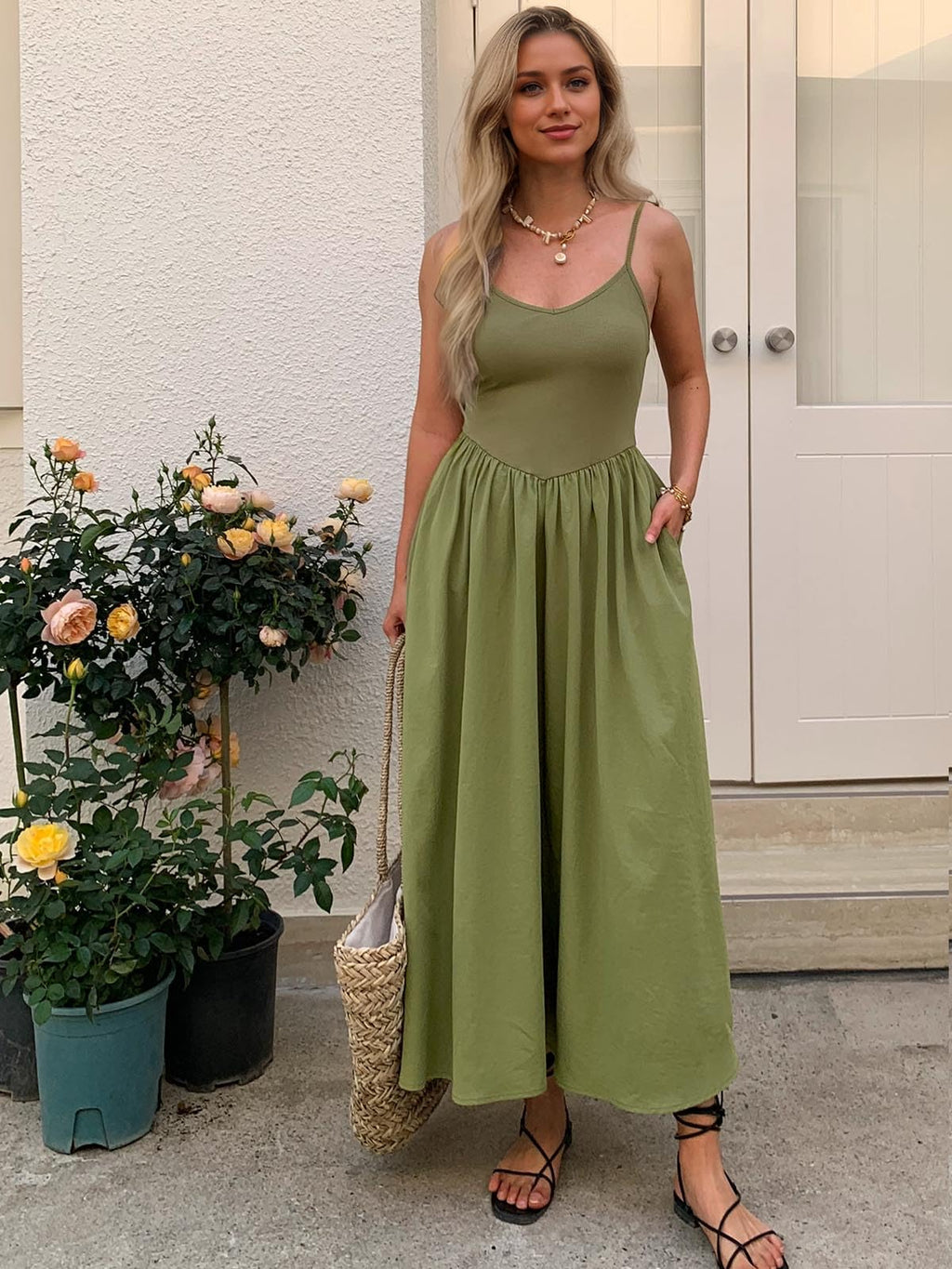 Mieazom Women’s Sleeveless V-Neck Maxi Dress with Pockets – Slim Fit Casual Summer Spaghetti Strap Dress for Vacation