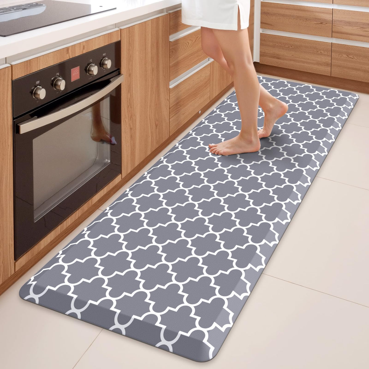 WISELIFE Anti-Fatigue Cushioned Kitchen Mat / Rug ,17.3"x 28",Non Slip Heavy Duty PVC Ergonomic Waterproof Comfort Rugs for Floor Home, Office, Sink, Laundry,Black