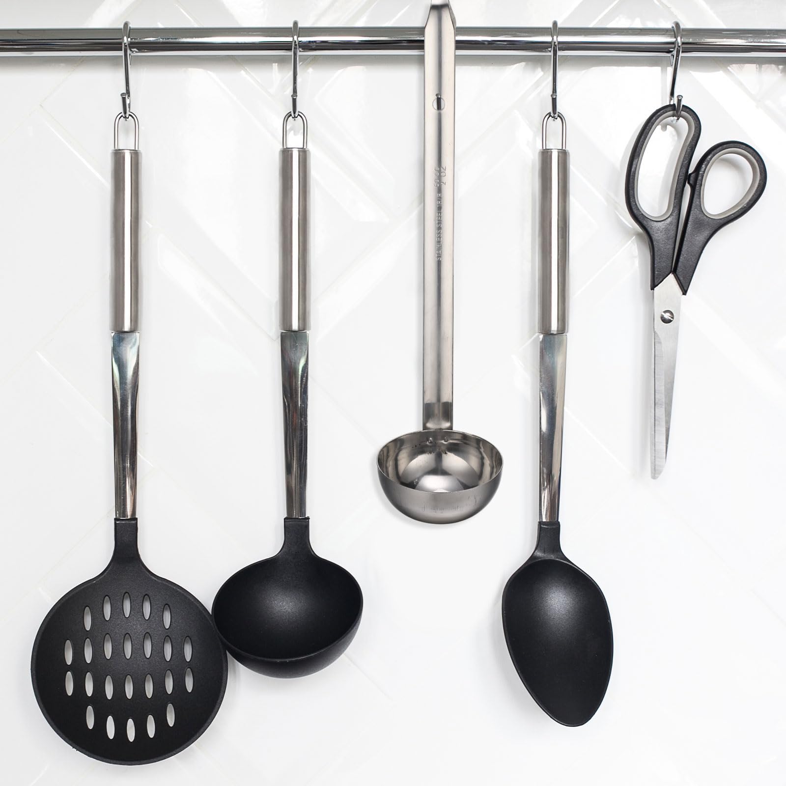 meekoo 1 Pieces Stainless Steel Ladle Soup Handle Ladle with Pouring Rim for Kitchen Cooking Soup Sauce (1 oz)