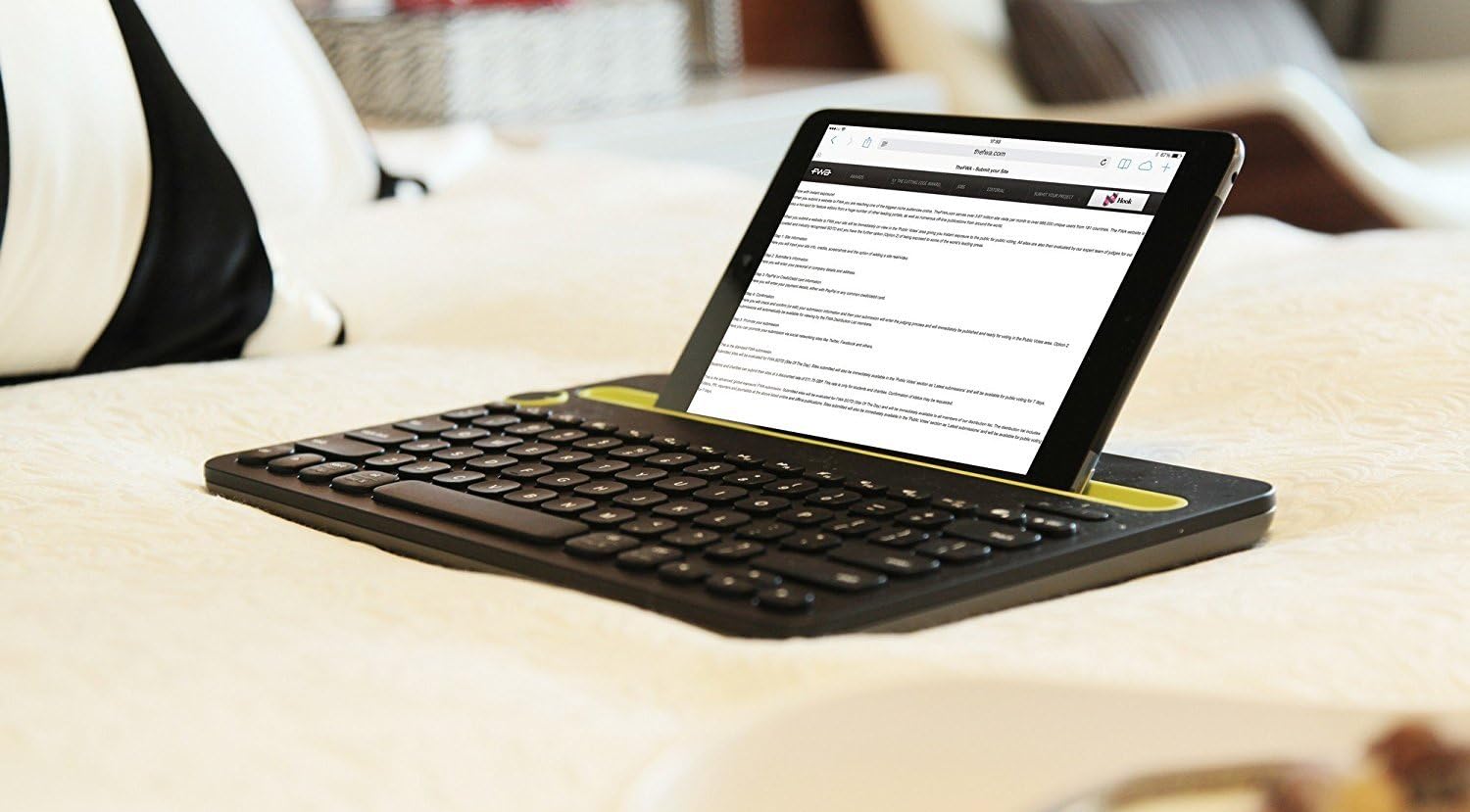 Logitech K480 Wireless Multi-Device Keyboard for Windows, macOS, iPadOS, Android or Chrome OS, Bluetooth, Compact, Compatible with PC, Mac, Laptop, Smartphone, Tablet - Black