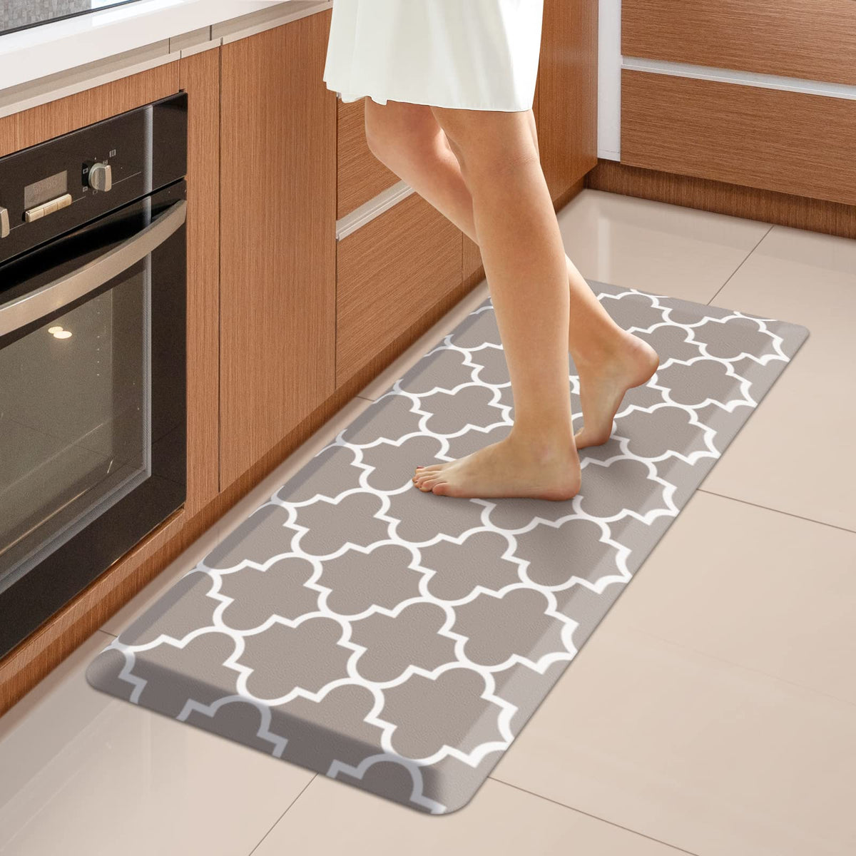 WISELIFE Anti-Fatigue Cushioned Kitchen Mat / Rug ,17.3"x 28",Non Slip Heavy Duty PVC Ergonomic Waterproof Comfort Rugs for Floor Home, Office, Sink, Laundry,Black