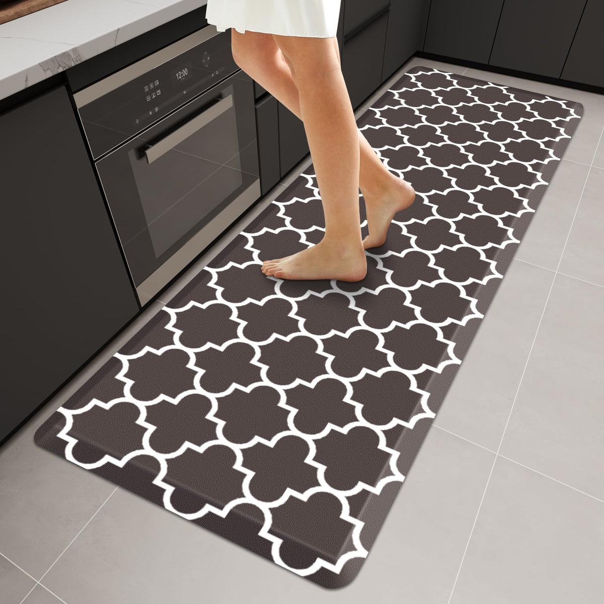 WISELIFE Anti-Fatigue Cushioned Kitchen Mat / Rug ,17.3"x 28",Non Slip Heavy Duty PVC Ergonomic Waterproof Comfort Rugs for Floor Home, Office, Sink, Laundry,Black