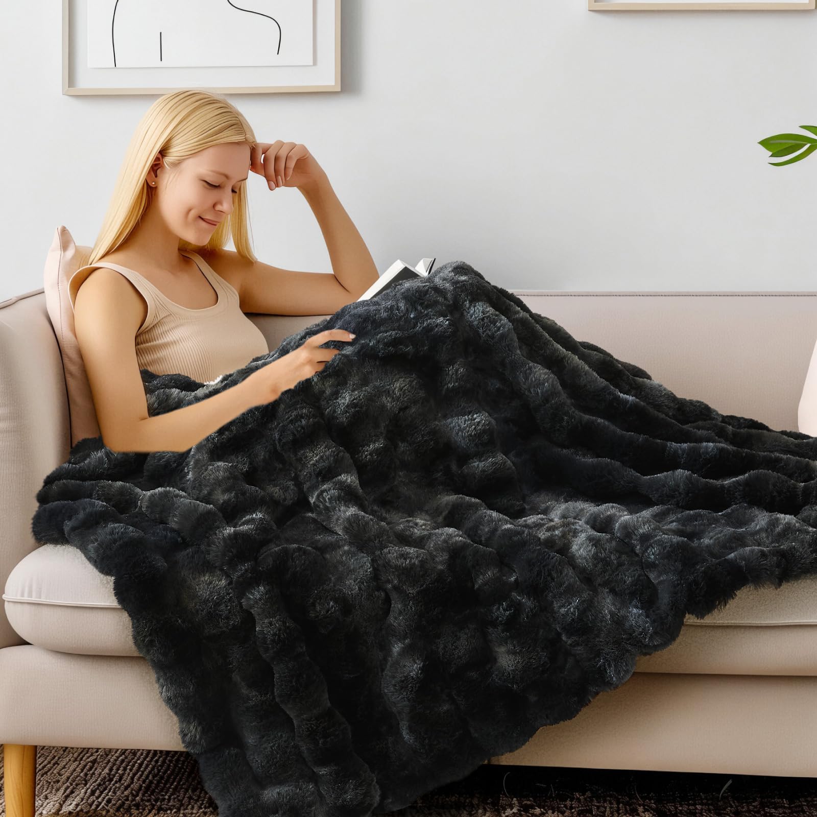 BEDELITE Faux Fur Throw Blanket, Soft Cozy Plush Dark Grey Bubble Blanket for Couch Sofa Bedroom Living Room Decor - 870GSM Thick Warm Fuzzy Fluffy Faux Rabbit Fur Blanket, 50x60 Inches