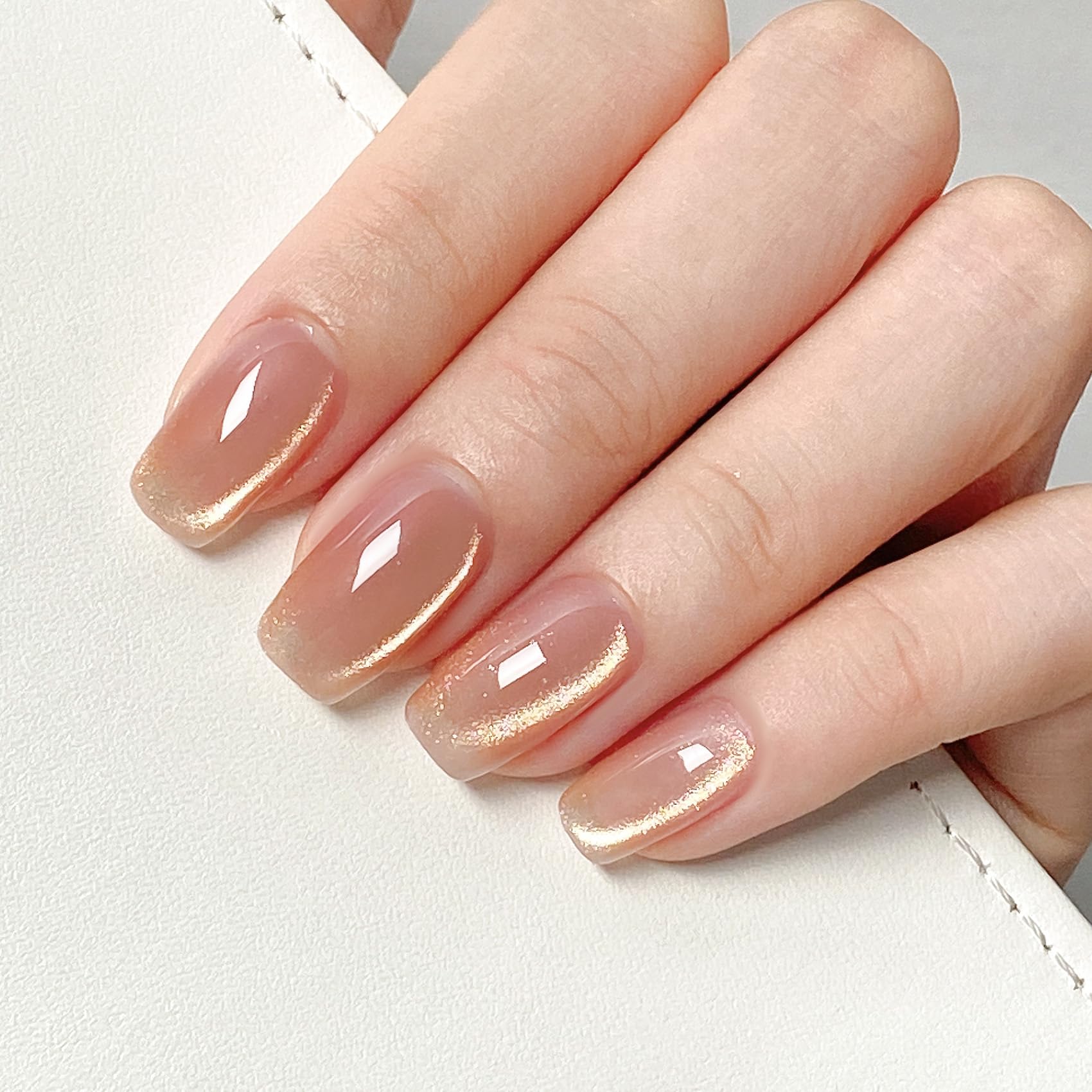 MAYCHAO 15ML Golden Amethyst Cat Eye Gel Nail Polish 1Pc Velvet Mirage Cat Eye Gel Polish Soak off Holographic Magnetic Nail Polish for Nail Art Manicure Salon DIY at Home, 0.5 OZ