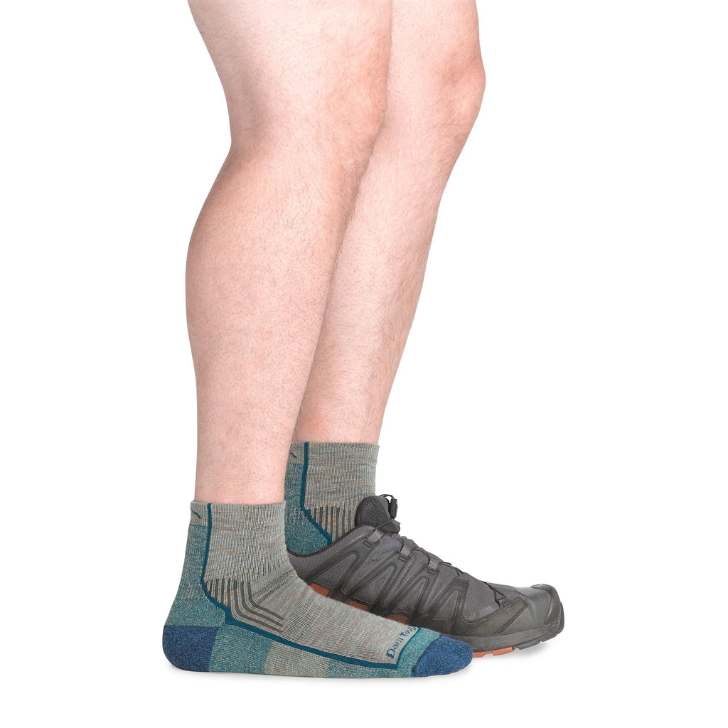 Darn Tough (Style 1959) Men's Hiker Quarter Midweight with Cushion Hiking Sock