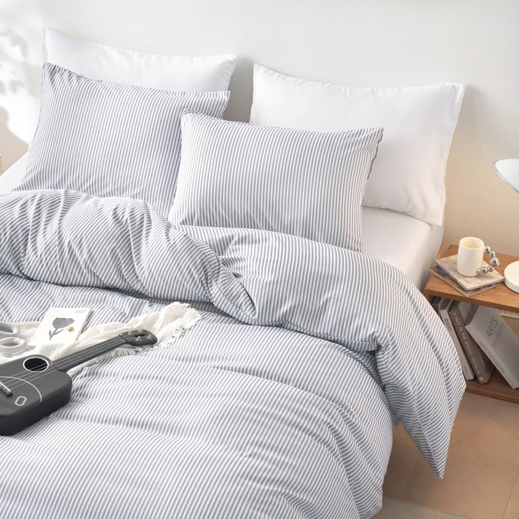 Wake In Cloud - Striped Comforter Set, Ticking Stripe Vertical Pinstripe Neutral Farmhouse Pattern Printed, Soft Lightweight Bedding, 3 Pieces, Blue White, Twin/Twin XL Size