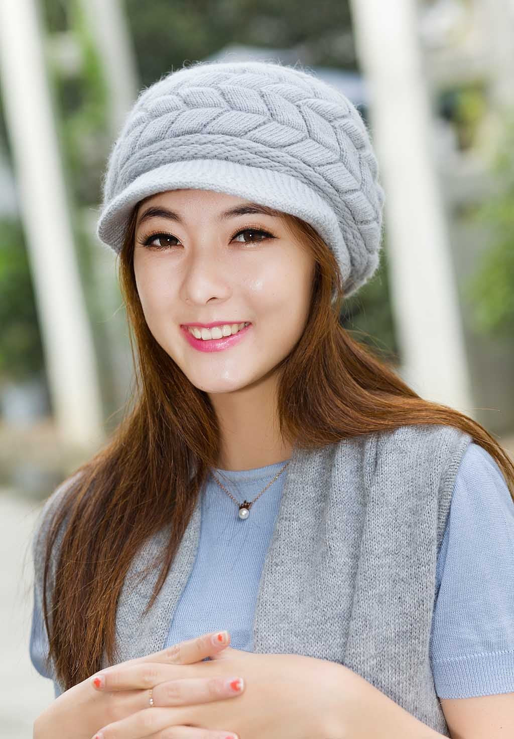 Women Winter Warm Knit Hat Wool Snow Ski Caps with Visor