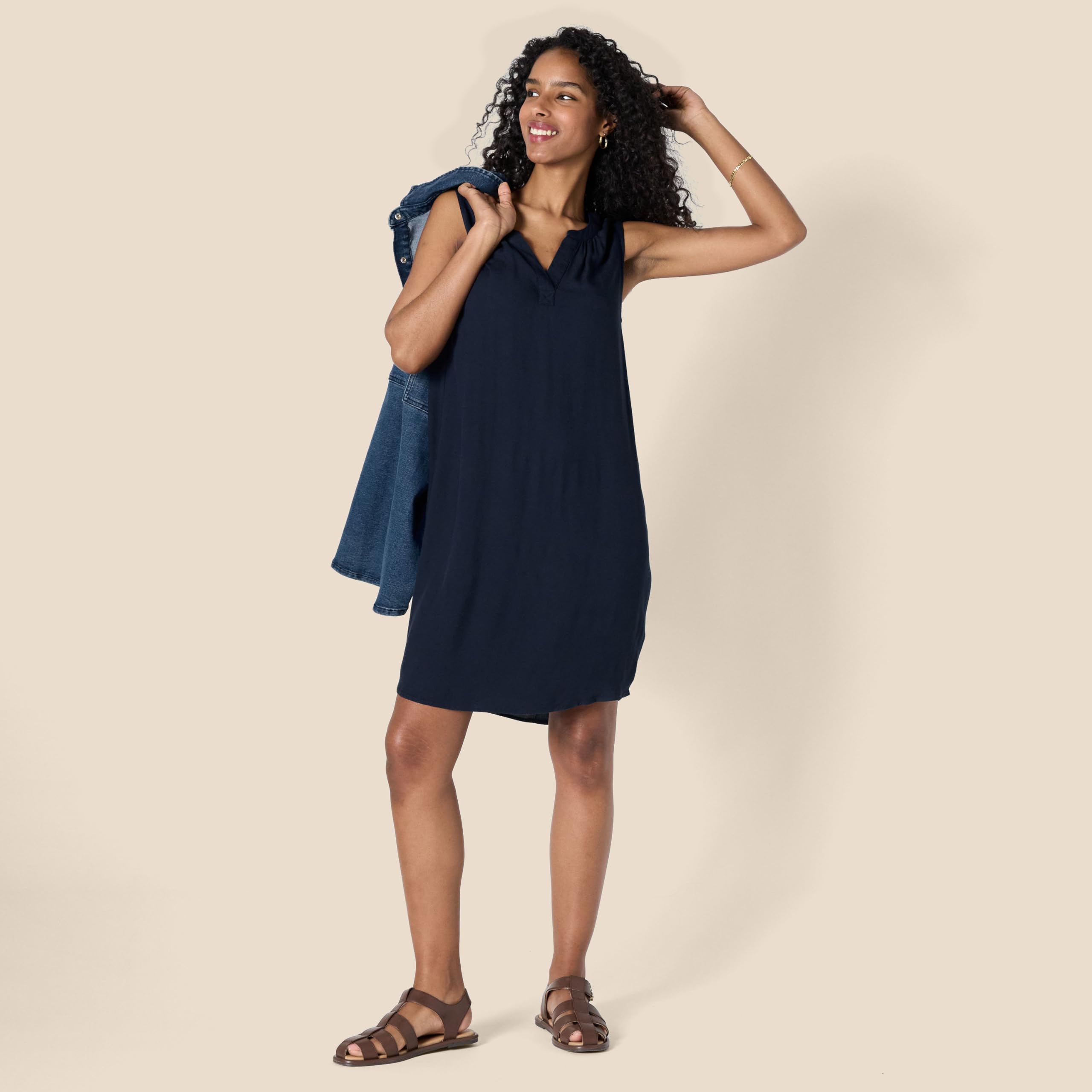 Amazon Essentials Women's Sleeveless Woven A-line V Neck Shift Dress