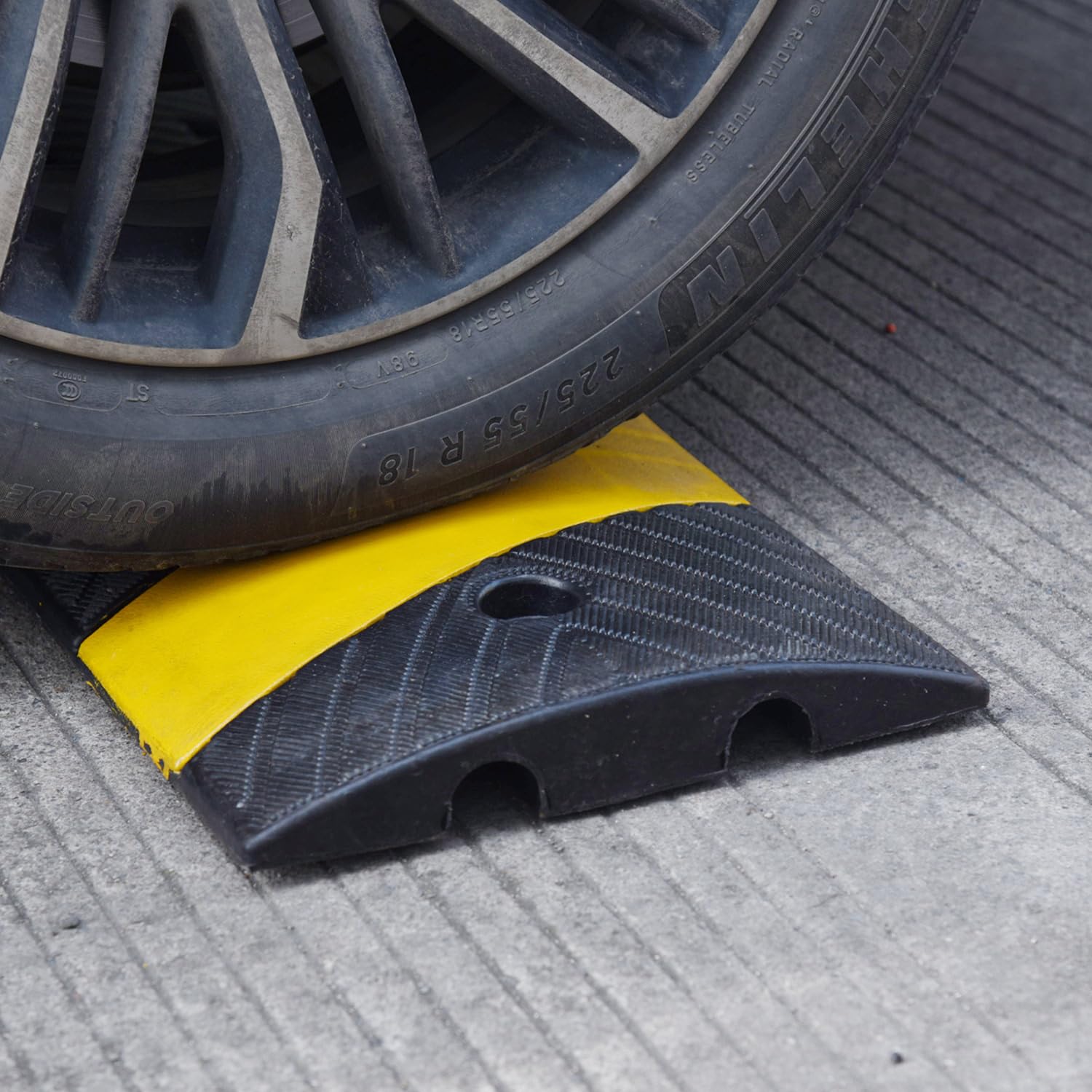 72" x 10" x 2" inch Portable Speed Bump Hump, 6' Feet Durable Collapsible Road Safety Bumps, Vehicles Hump Bumps for Asphalt Concrete Gravel Garage Driveway Roads Parking (72" Curlable Bump)