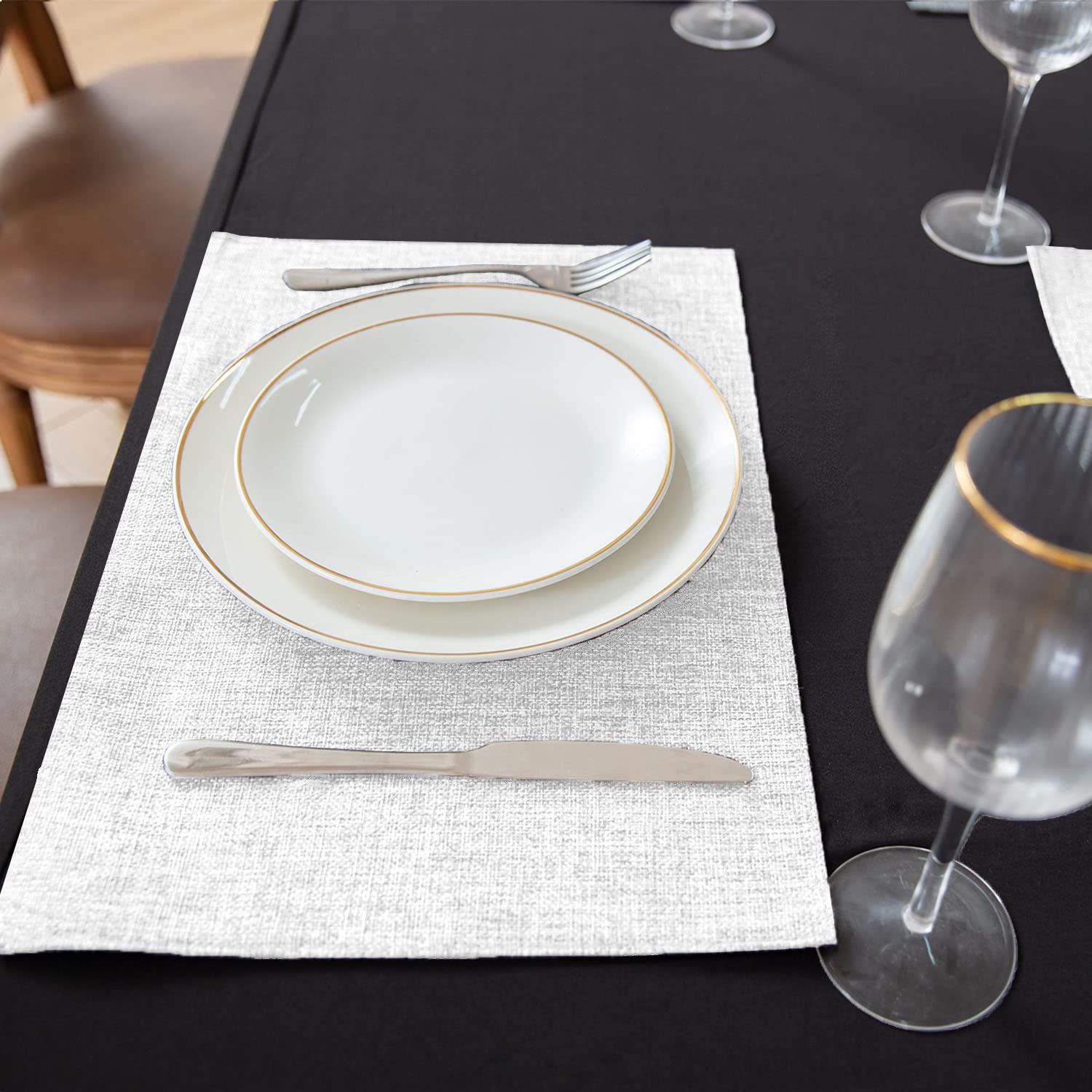 Cloth Placemats Set of 8, Linen Type Fabric Placemats Machine Washable Heat Resistant Placemats Wrinkle Free Thick Polyester Kitchen Place Mats for Dining Table (Beige)