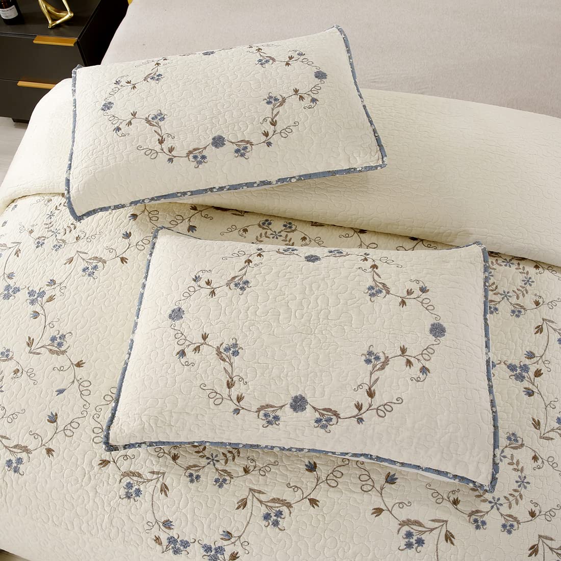 vctops 3-Piece Floral Embroidered Bedspread Coverlet Set Twin Size 100% Cotton Reversible Patchwork 1 Quilt and 2 Pillow Shams (Flower,Twin)