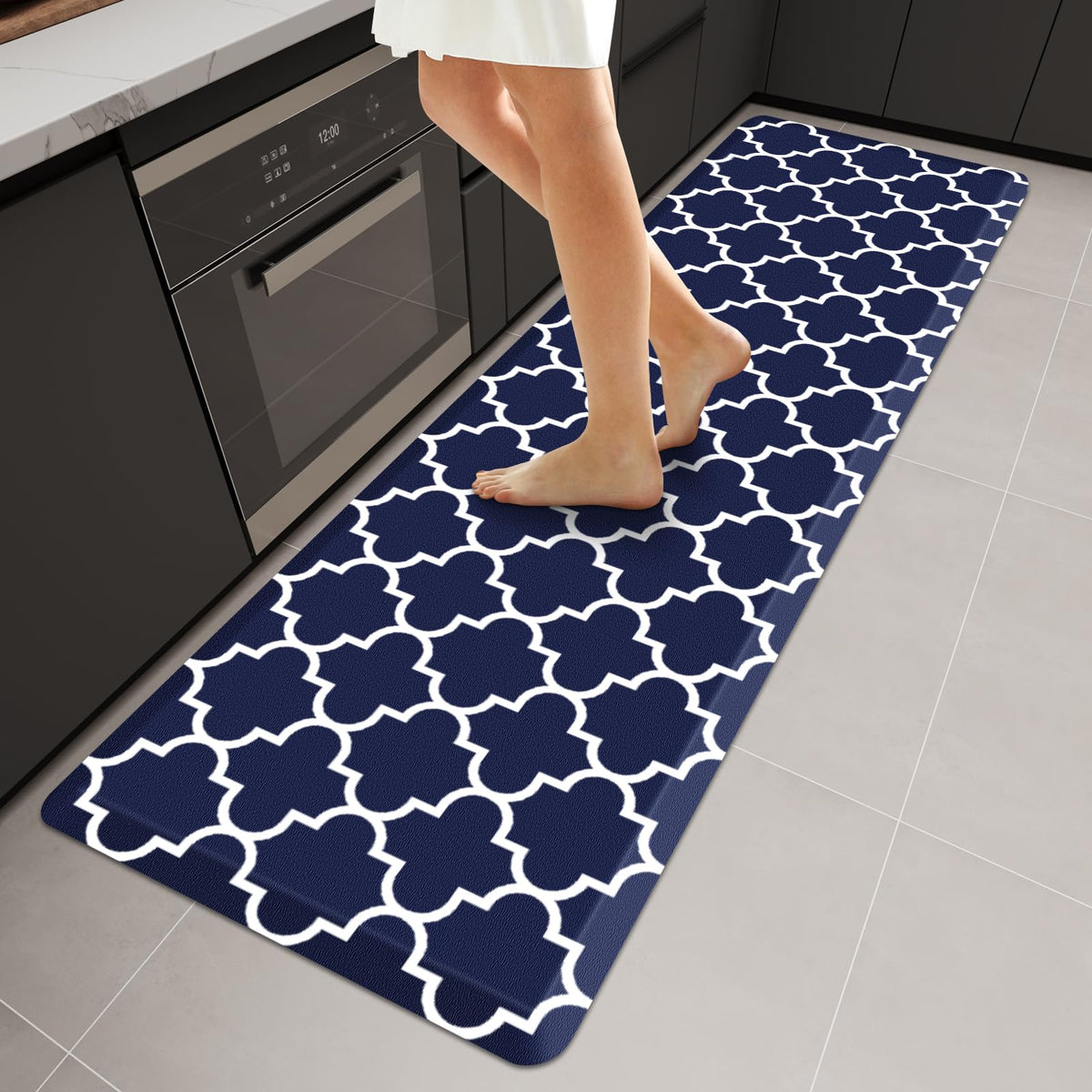 WISELIFE Anti-Fatigue Cushioned Kitchen Mat / Rug ,17.3"x 28",Non Slip Heavy Duty PVC Ergonomic Waterproof Comfort Rugs for Floor Home, Office, Sink, Laundry,Black