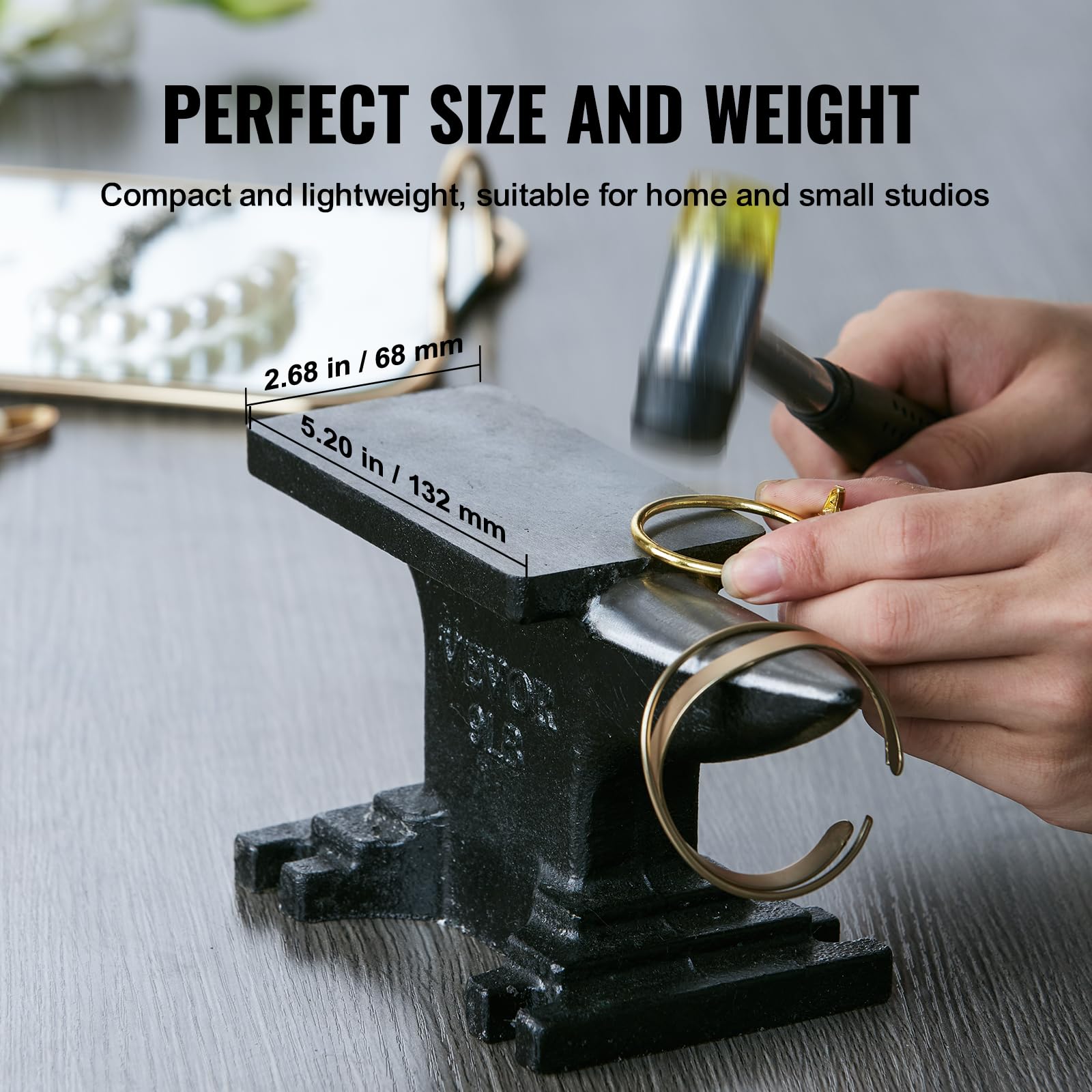 VEVOR Single Horn Anvil, 9 Lbs Cast Steel Anvil, High Hardness Rugged Round Horn Anvil Blacksmith, Compact Design and Stable Base, Forge Tools and Equipment, Metalsmith Tool for Bending and Shaping