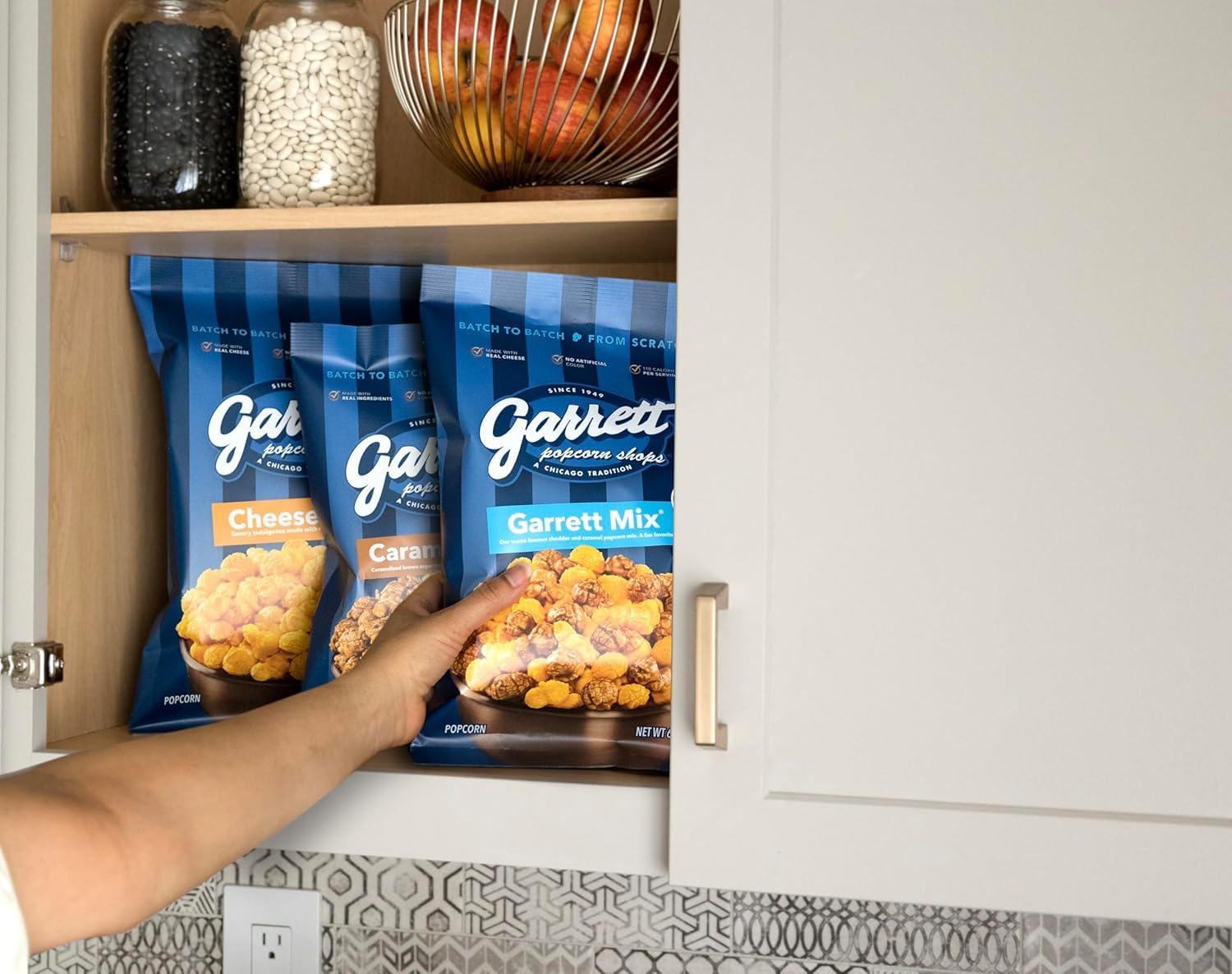 Garrett Popcorn Garrett Mix, 4 Ounce Bags (Pack of 6) - Classic Chicago Style Cheese and Caramel Gourmet Popcorn - Gluten Free, Sweet and Salty Snack, Popped Party Mix