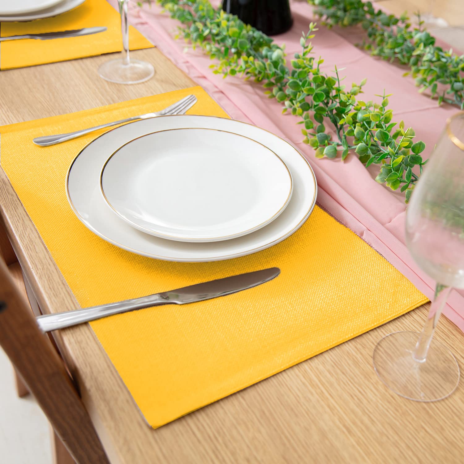 Cloth Placemats Set of 8, Linen Type Fabric Placemats Machine Washable Heat Resistant Placemats Wrinkle Free Thick Polyester Kitchen Place Mats for Dining Table (Beige)
