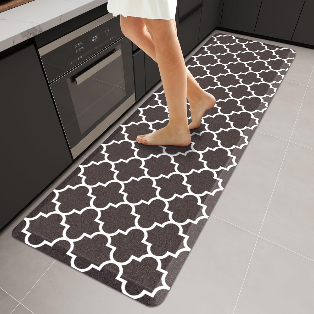 WISELIFE Anti-Fatigue Cushioned Kitchen Mat / Rug ,17.3"x 28",Non Slip Heavy Duty PVC Ergonomic Waterproof Comfort Rugs for Floor Home, Office, Sink, Laundry,Black