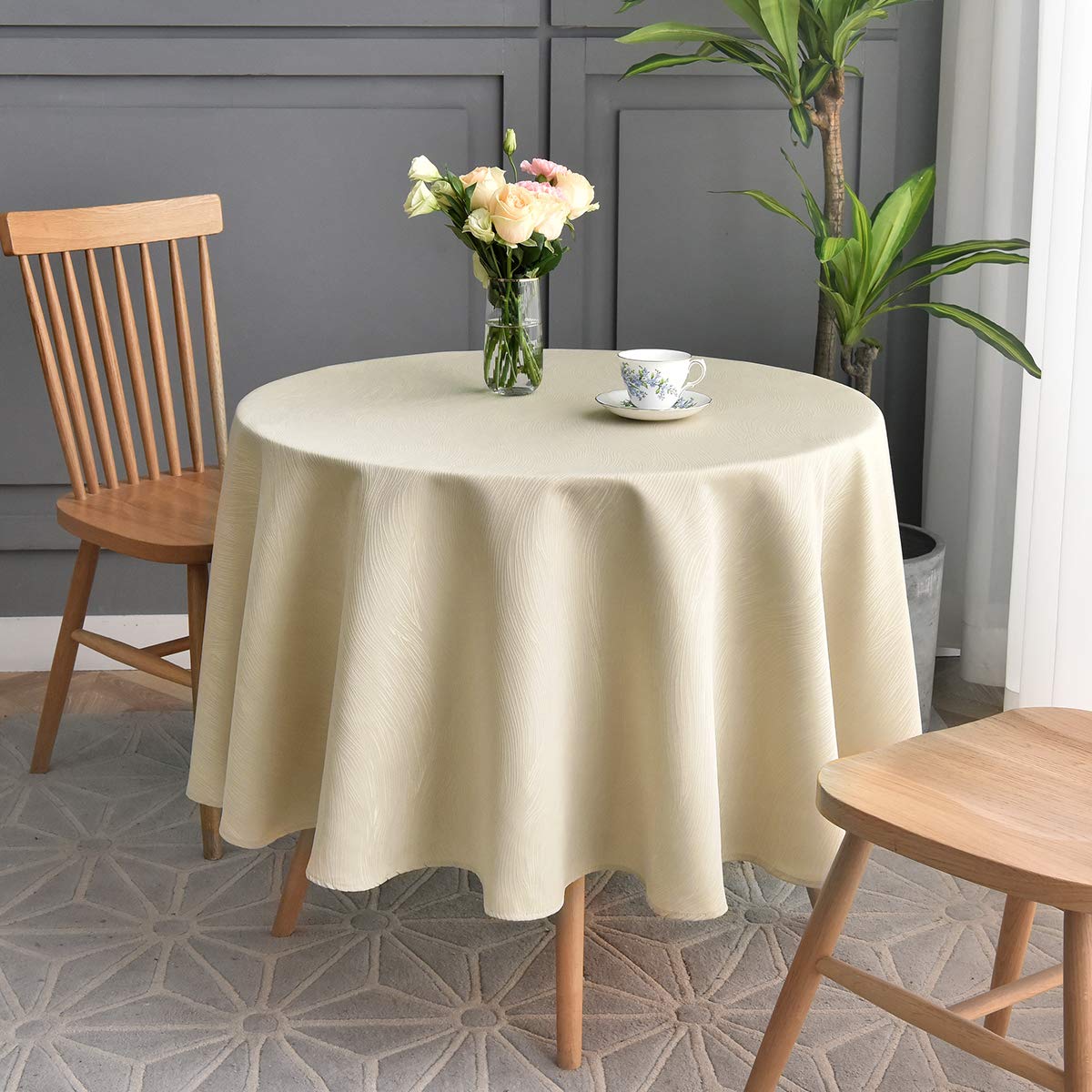 maxmill Jacquard Cloth Napkin 20 x 20 Inch Swirl Pattern Solid Washable Polyester Dinner Napkins Set of 4 Pieces with Hemmed Edges for Family Holiday Dinners Weddings Parties and Banquets Beige